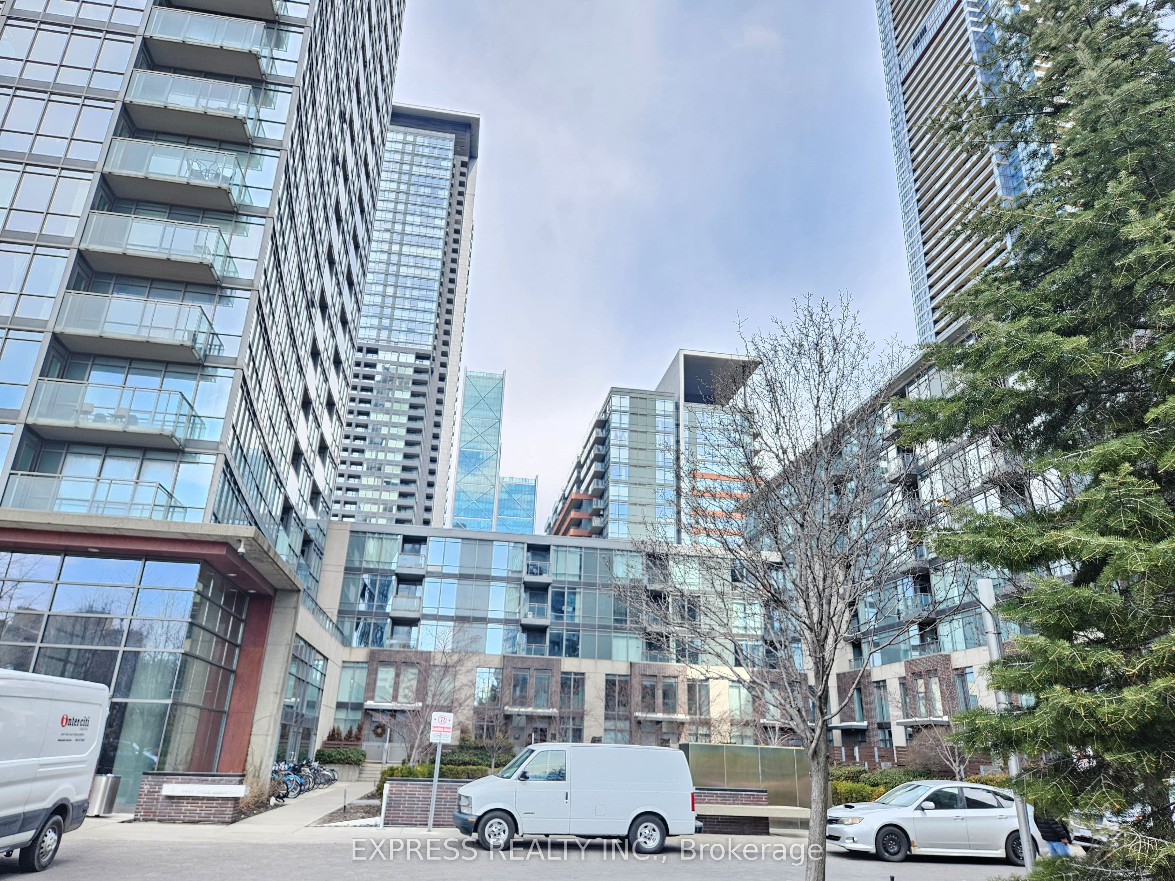 15 Fort York Boulevard 705, Toronto, ON M5V 3Y4