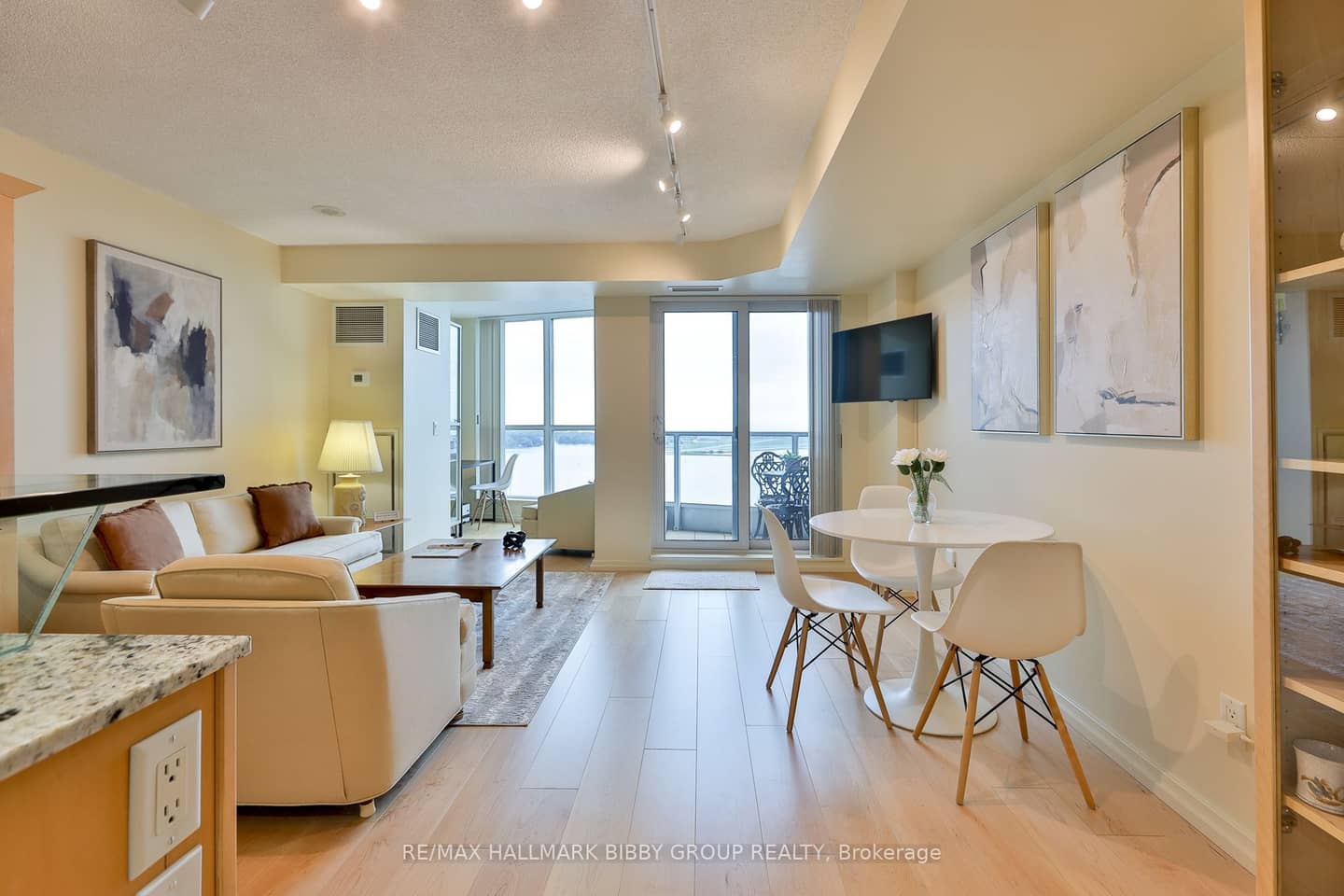208 Queens Quay 1911, Toronto, ON M5J 2Y5