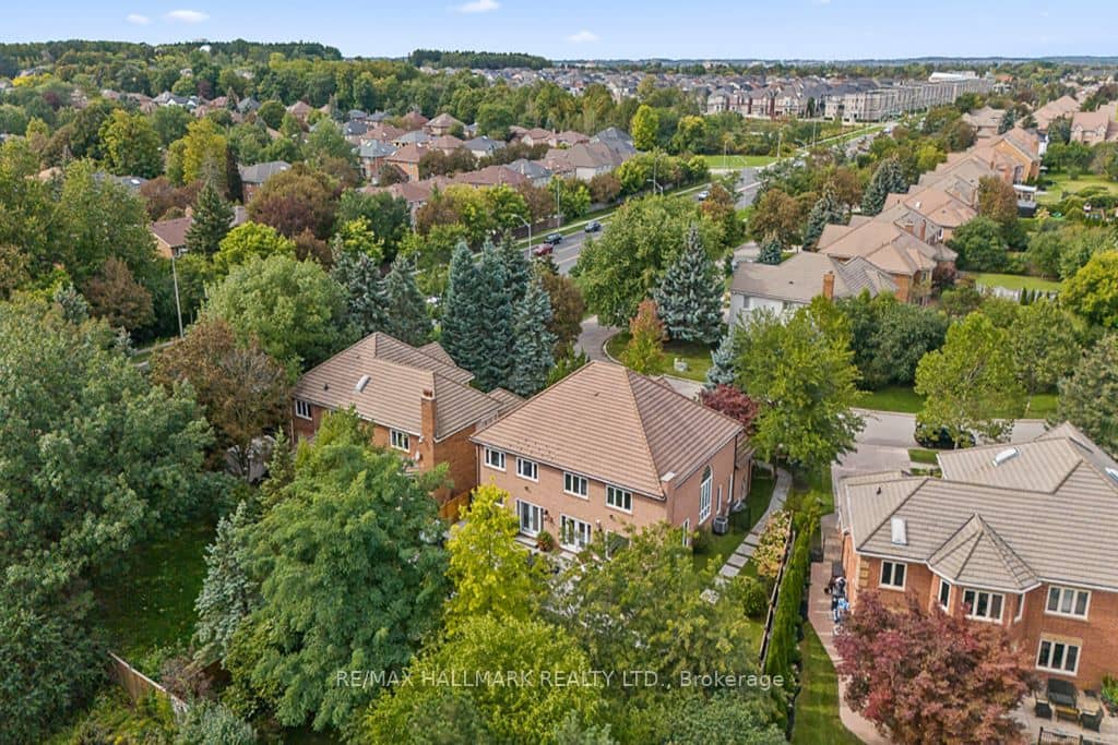 18 Ardmore Crescent, Richmond Hill, ON L4B 2H7
