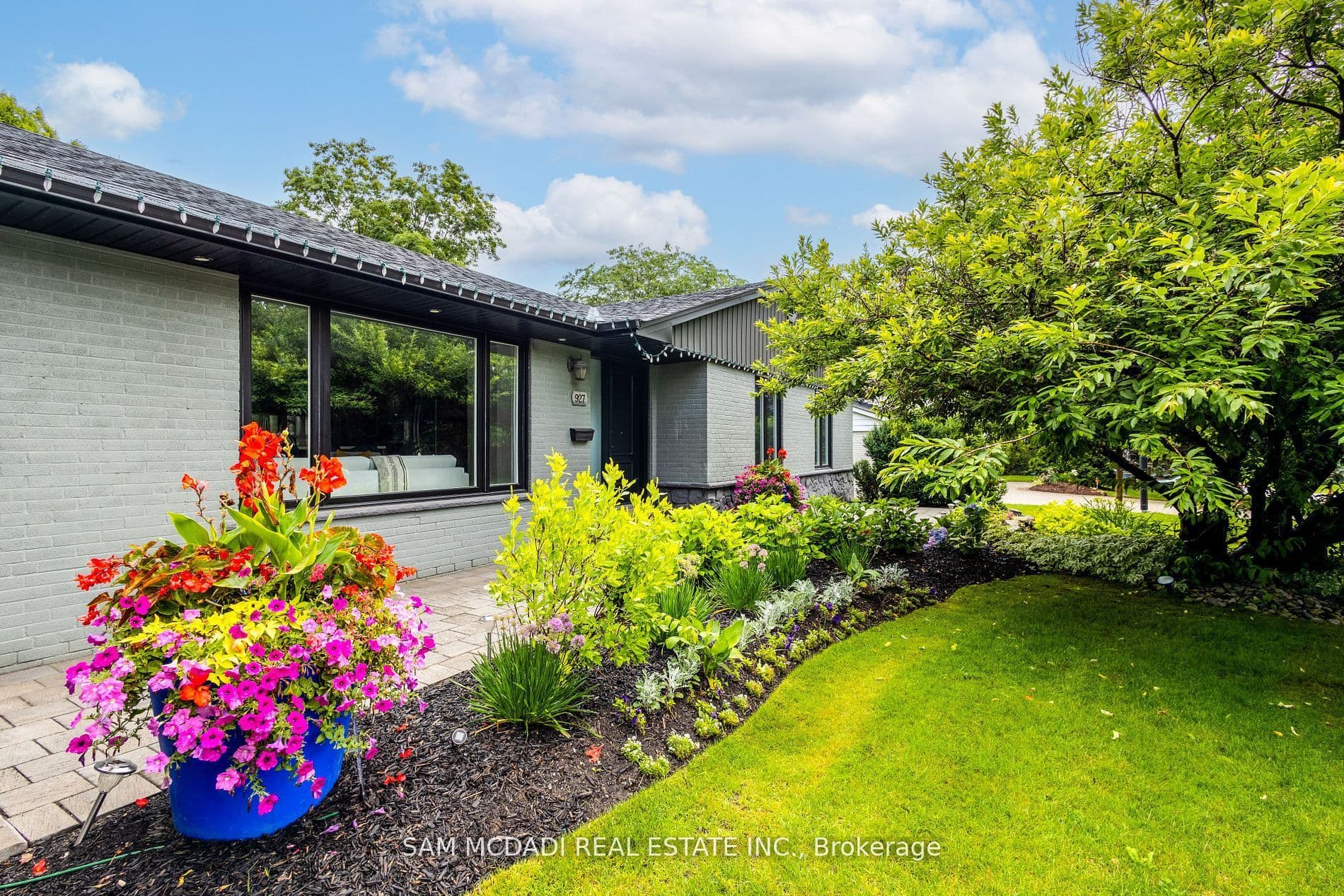 927 Ingersoll Court, Mississauga, ON L5J 2S2