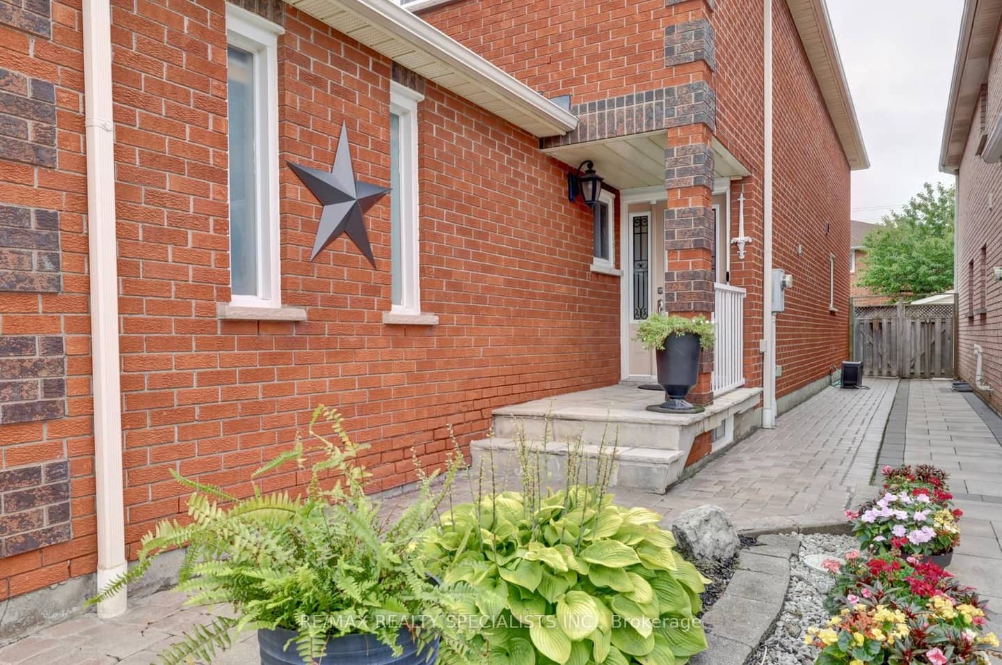 4464 Weeping Willow Drive, Mississauga, ON L5V 1K3