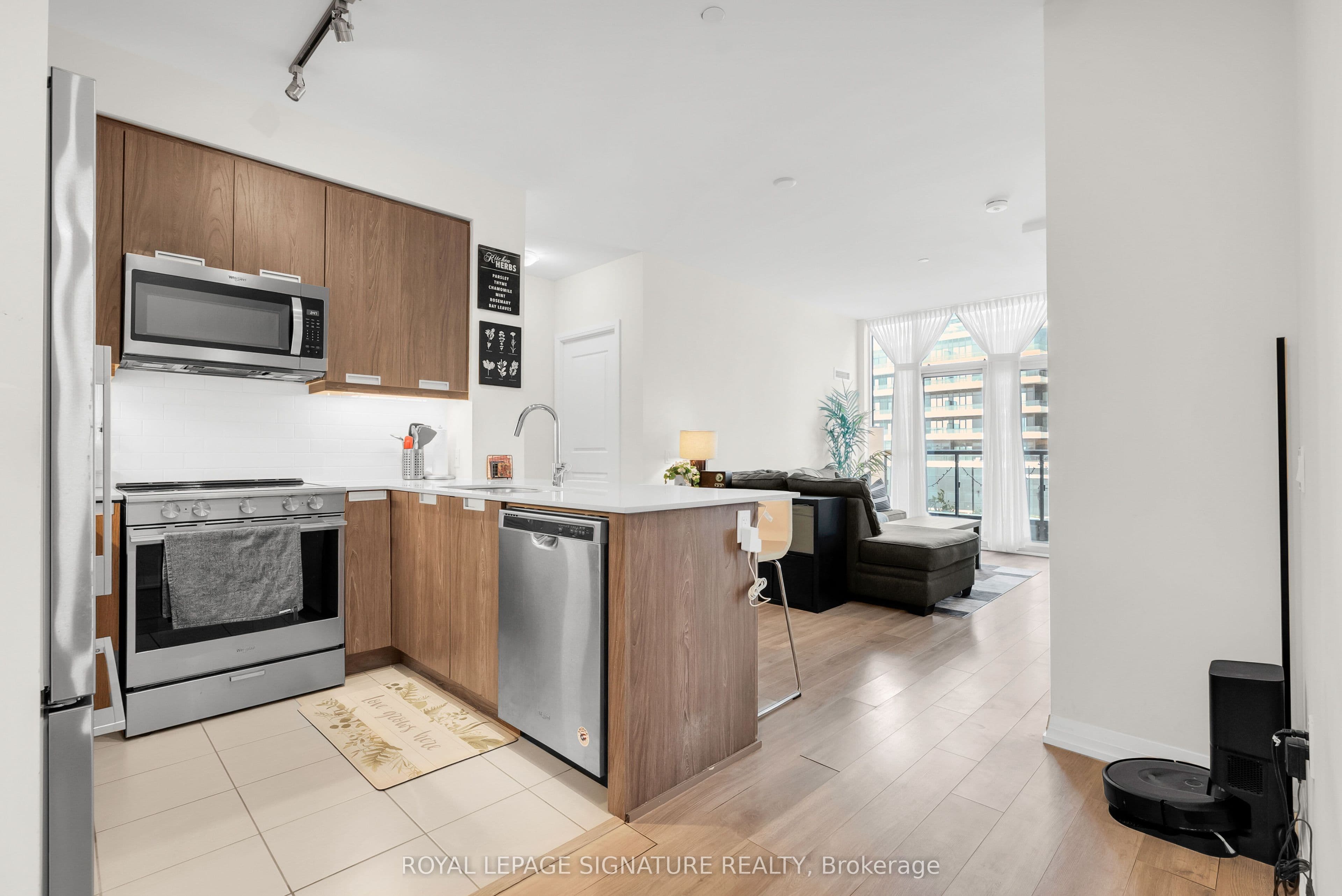 35 Watergarden Drive 218, Mississauga, ON L5R 0G8