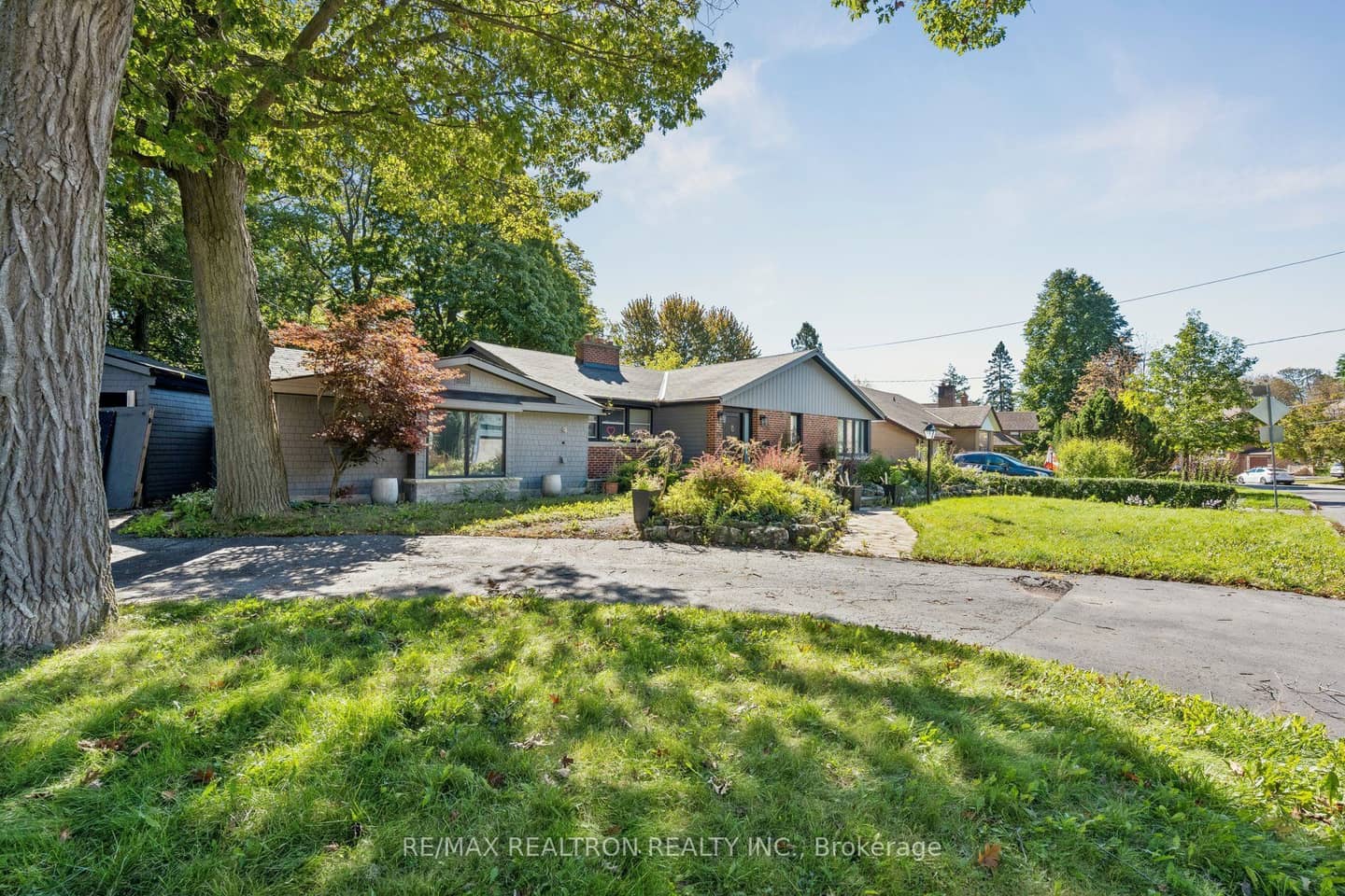 99 Midland Avenue, Toronto, ON M1N 3Z8