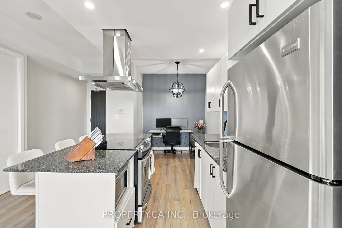 165 Legion Road N 2029, Toronto, ON M8Y 0B3