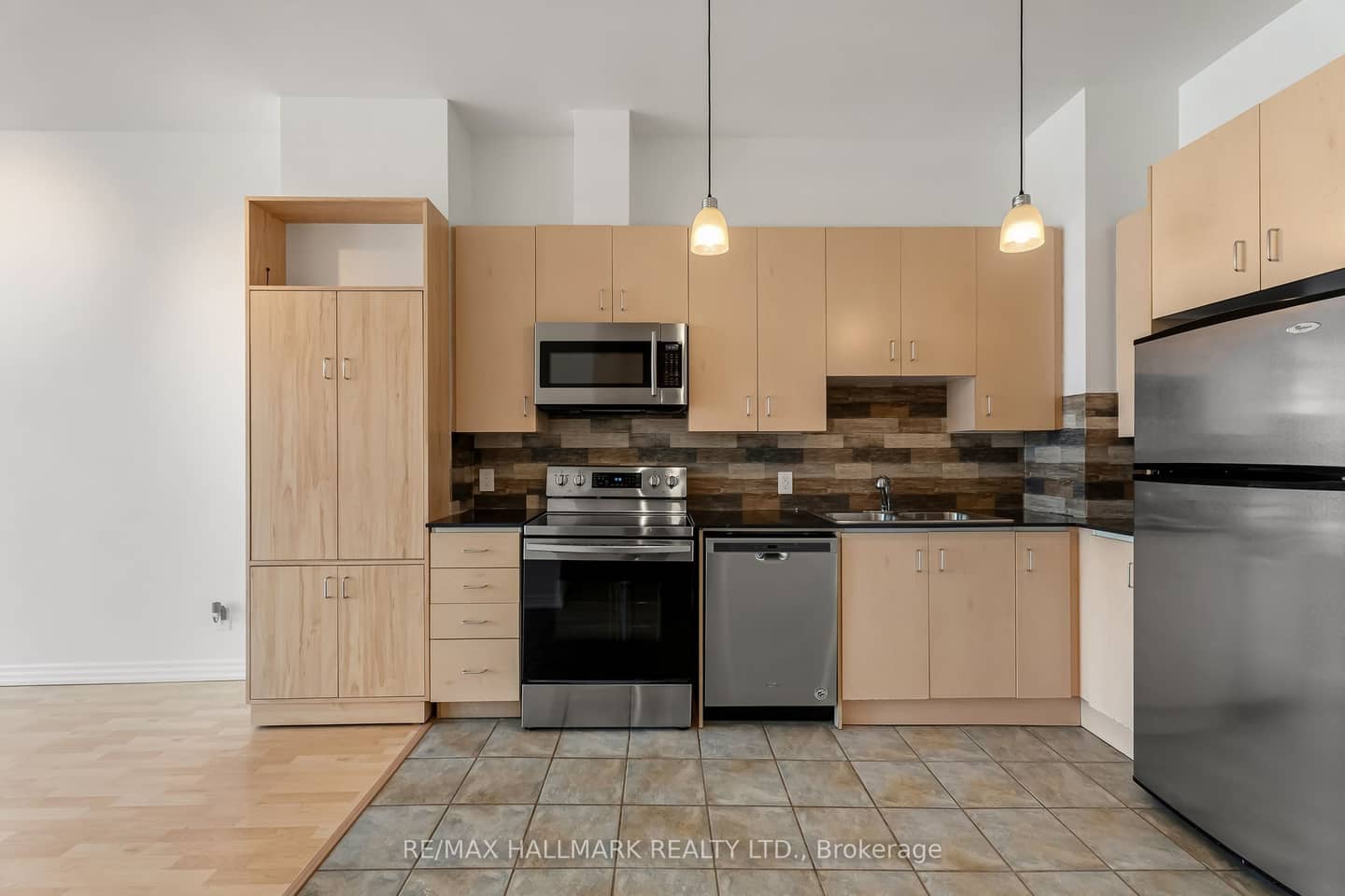 797 Don Mills Road 606, Toronto, ON M3C 1V1