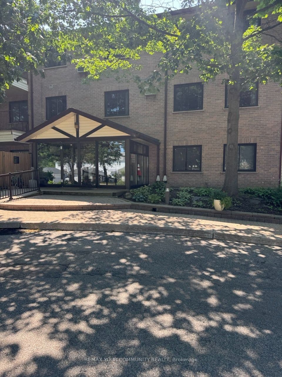 111 Grew Boulevard 104, Georgina, ON L0E 1R0