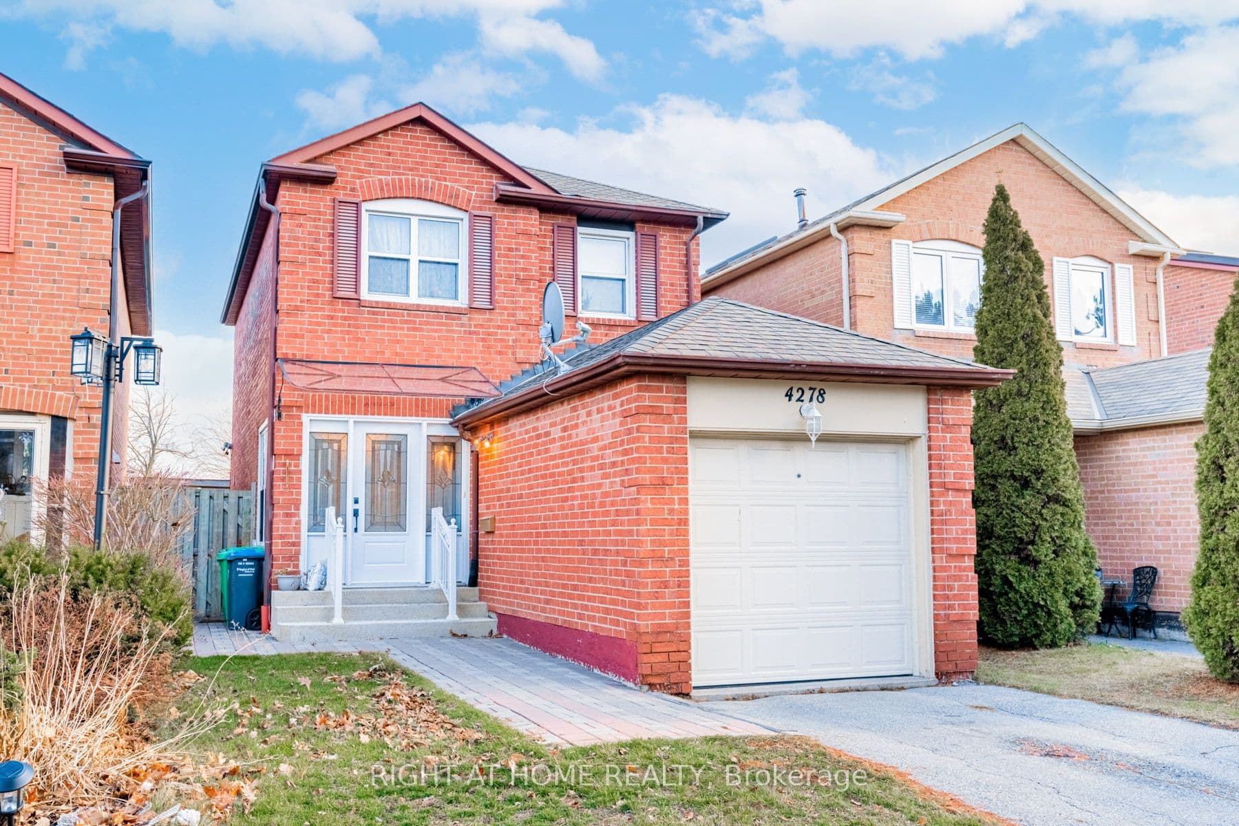 4278 Sawmill Valley Drive, Mississauga, ON L5L 3M9