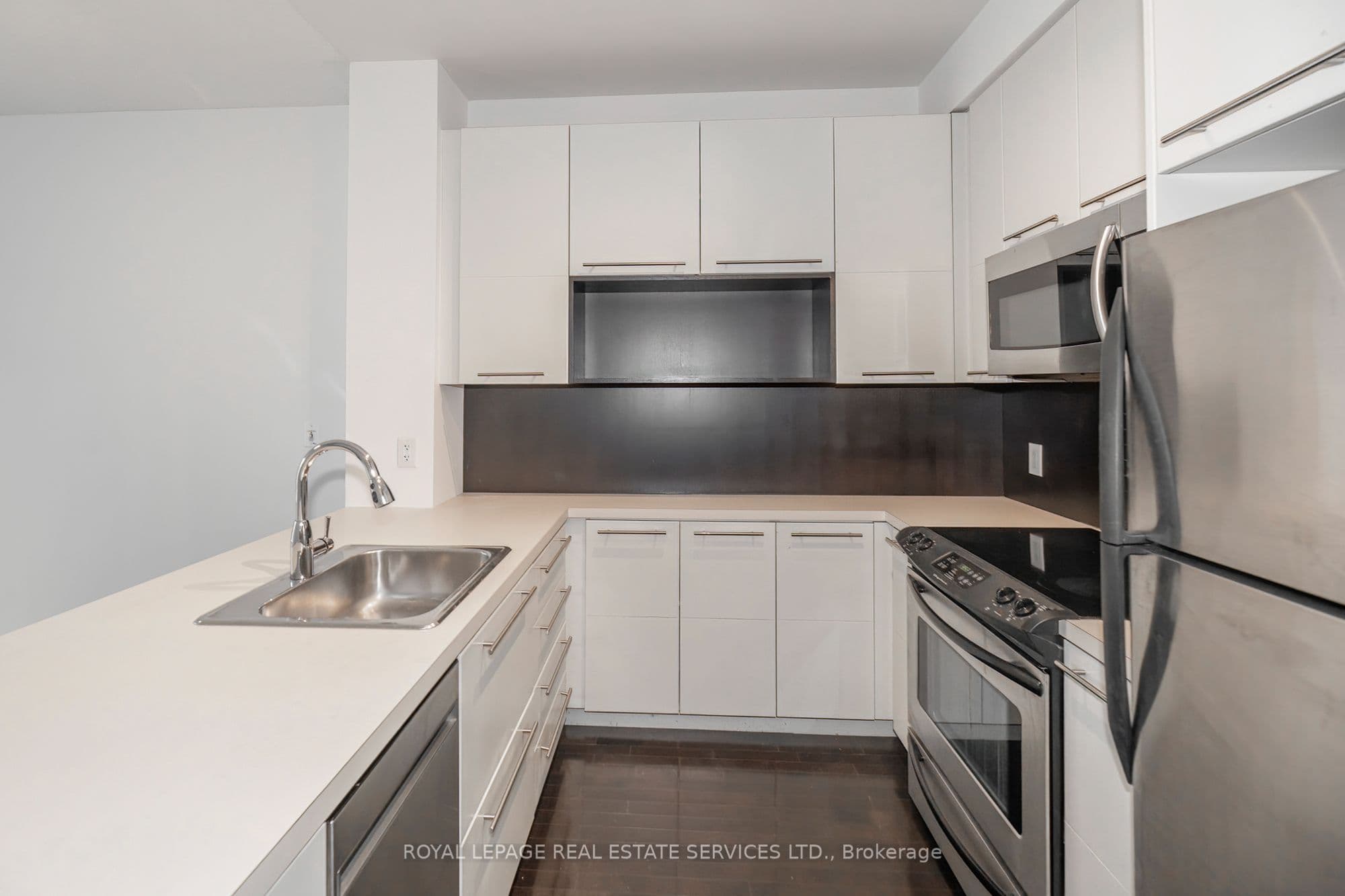 25 Carlton Street 603, Toronto, ON M5B 1L4