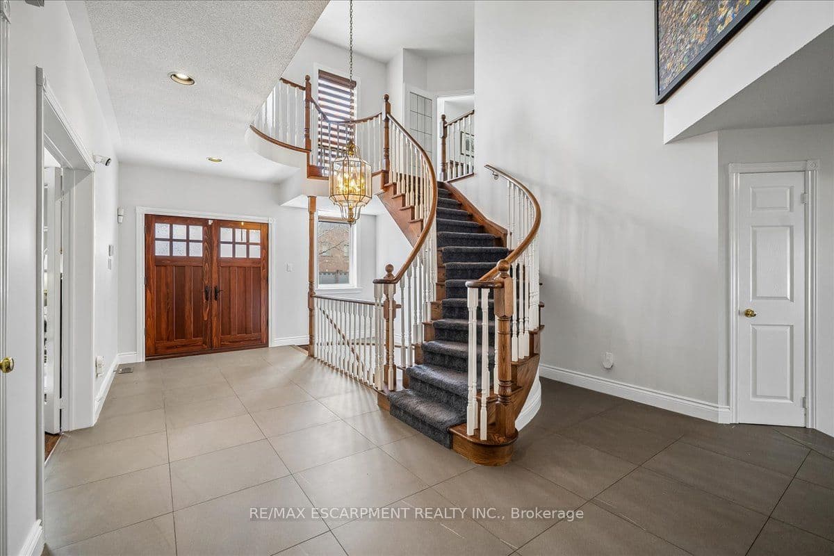 2203 Winding Woods Drive, Oakville, ON L6H 5T9