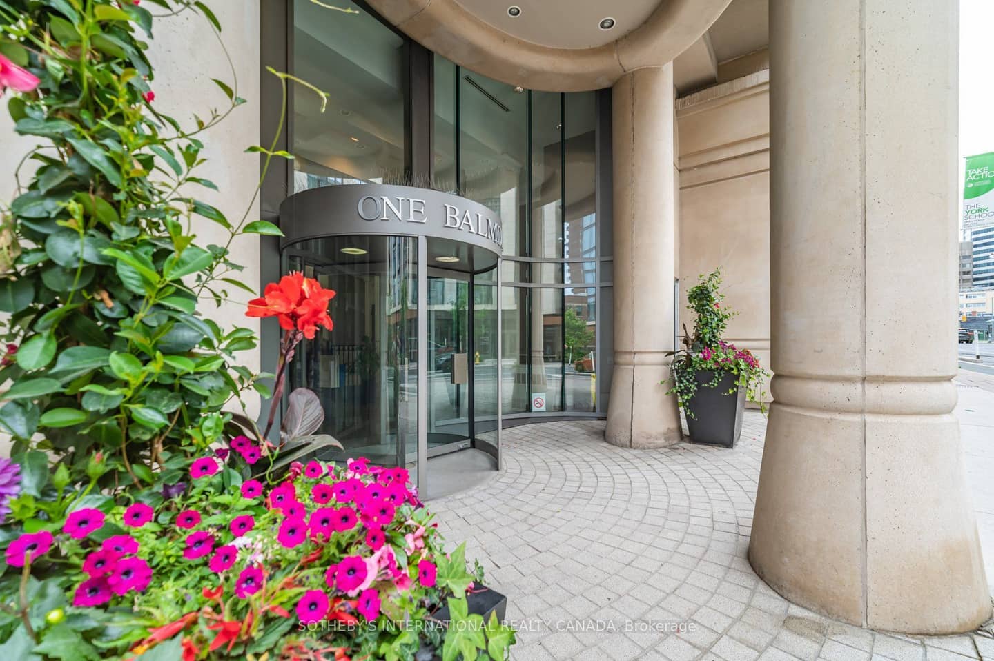 1 Balmoral Avenue 201, Toronto, ON M4V 3B9
