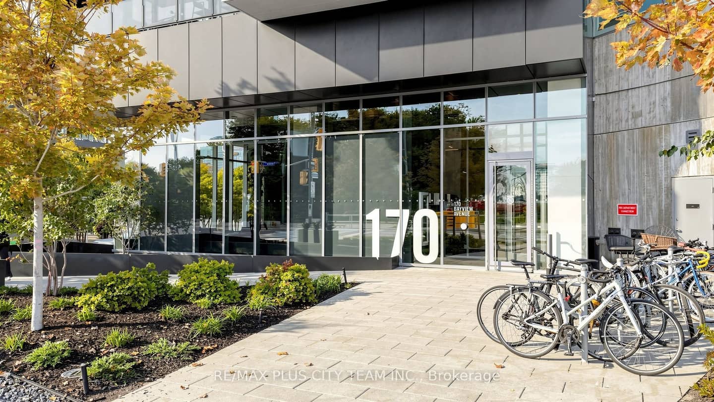 170 Bayview Avenue 301, Toronto, ON M5A 0M4