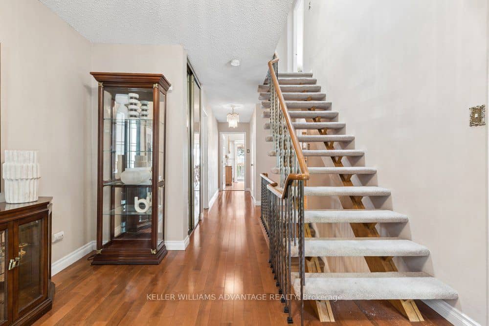2192 Castlestone Court, Mississauga, ON L5B 1Y1