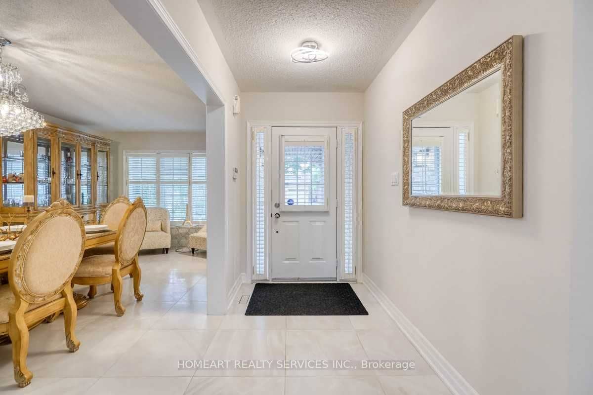 388 Wood Duck Lane, Newmarket, ON L3X 2X5