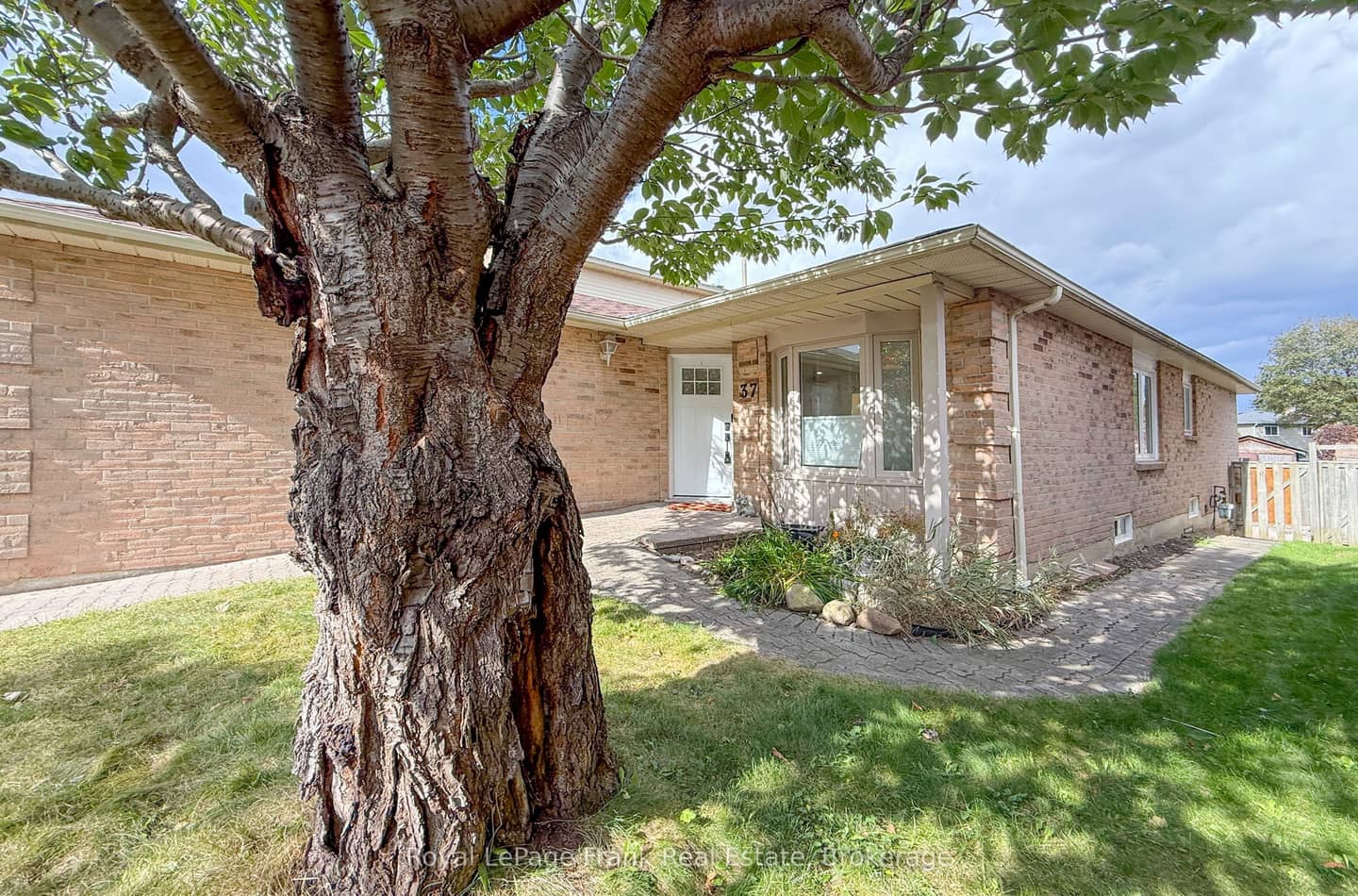 37 Angus Drive, Ajax, ON L1S 5C4