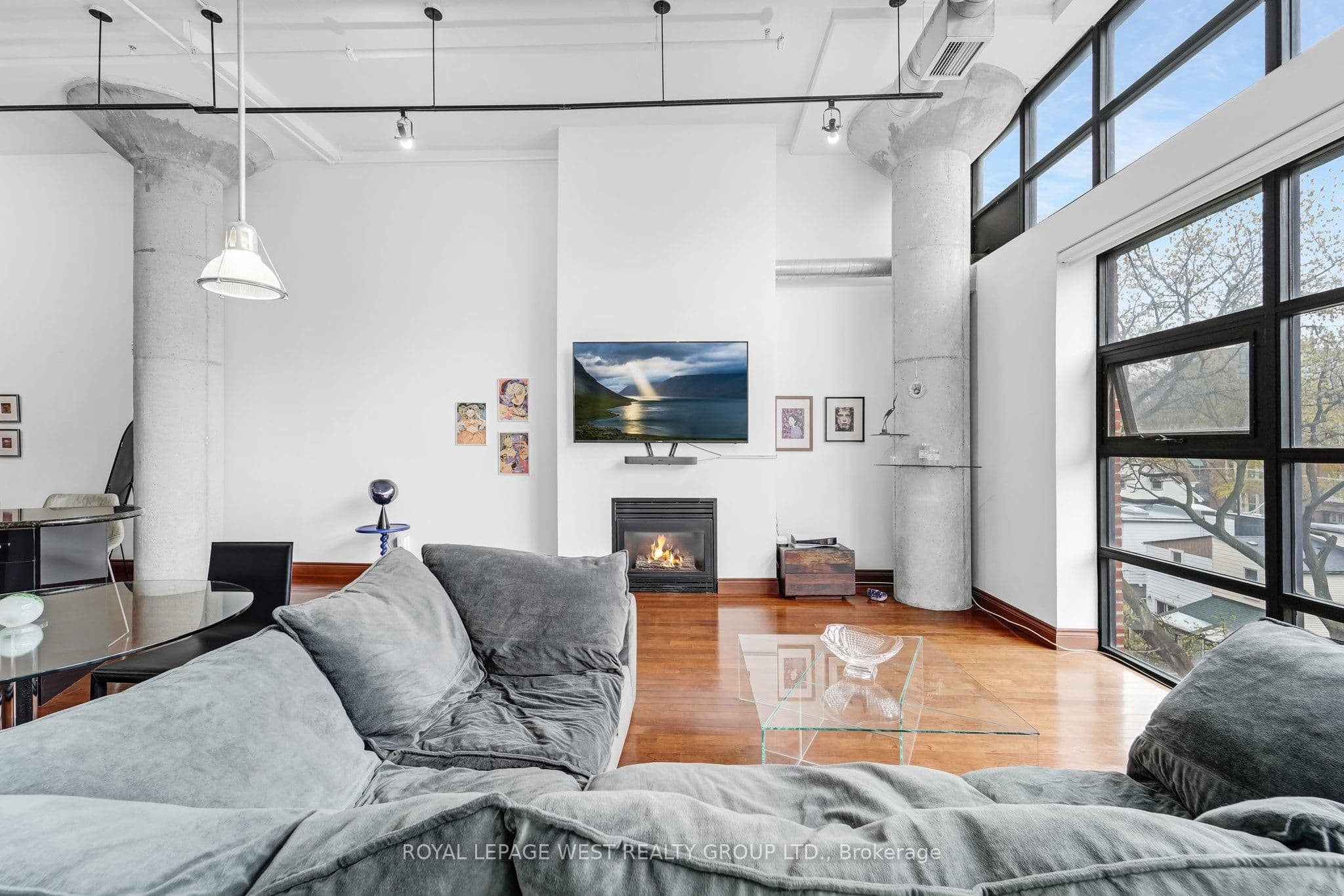 90 Sumach Street 416, Toronto, ON M5A 4R4