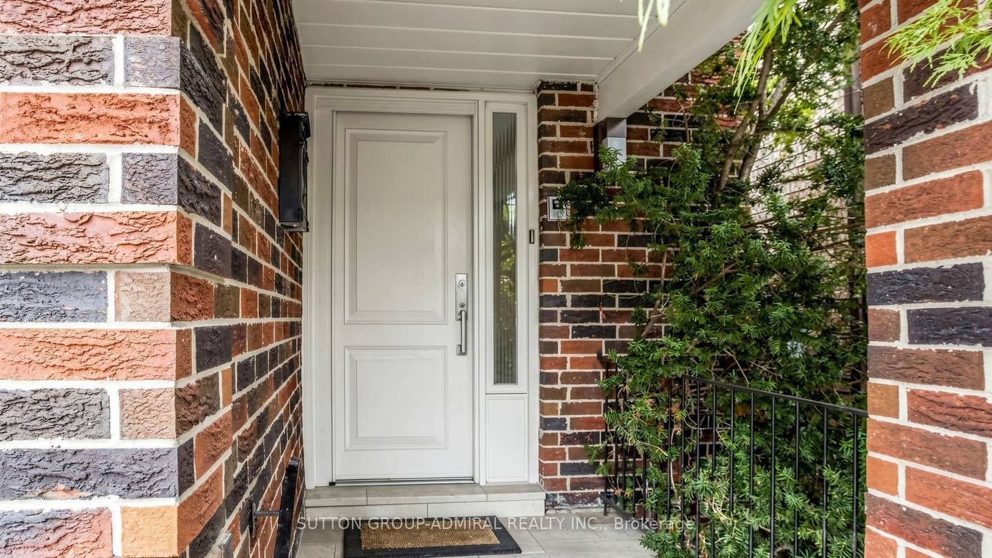 4 Doral Gate, Markham, ON L3T 7K6