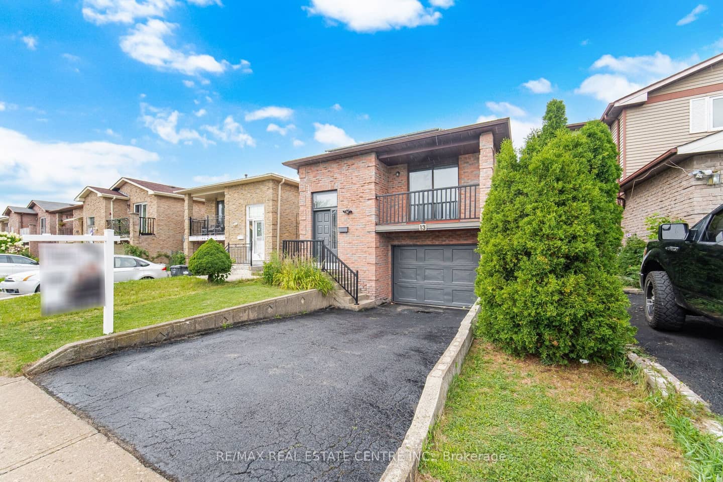 13 Dafoe Crescent, Brampton, ON L6Y 2L1