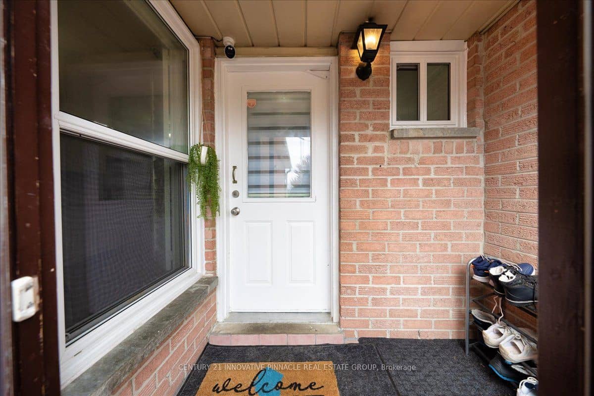 82 Pennyhill Drive, Toronto, ON M1B 4J9