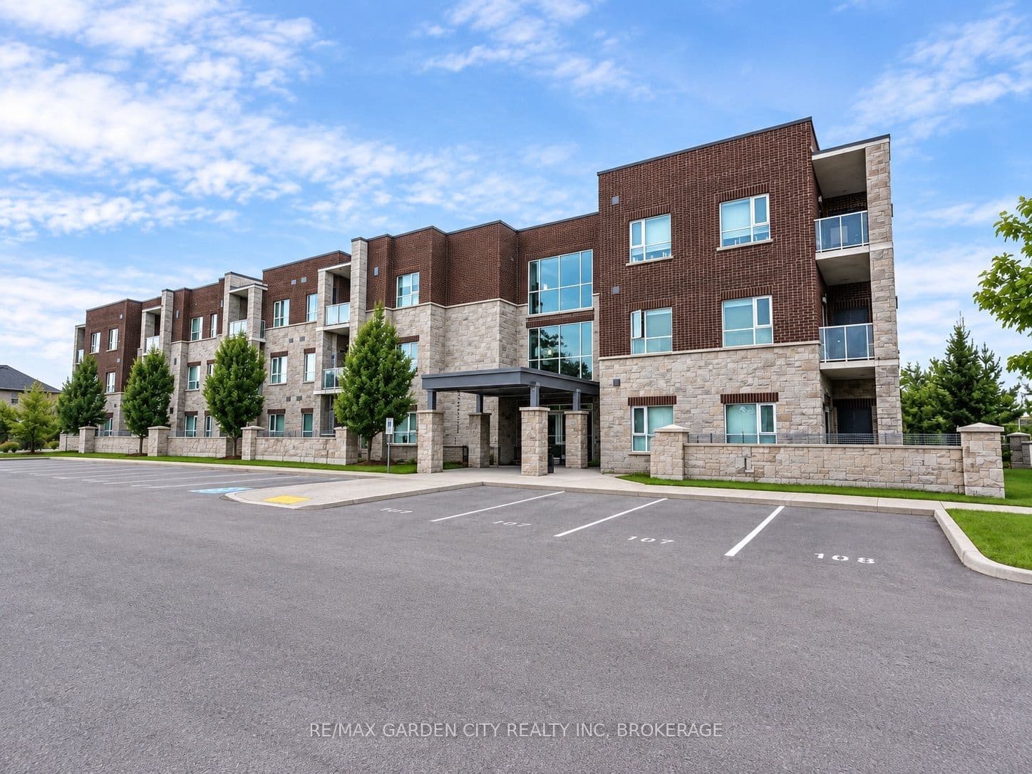529 South Pelham Road 304, Welland, ON L3C 0H7