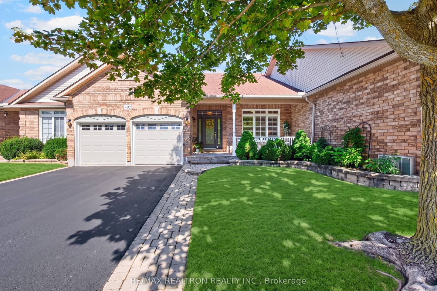 402 Morley Cook Crescent, Newmarket, ON L3X 2M3