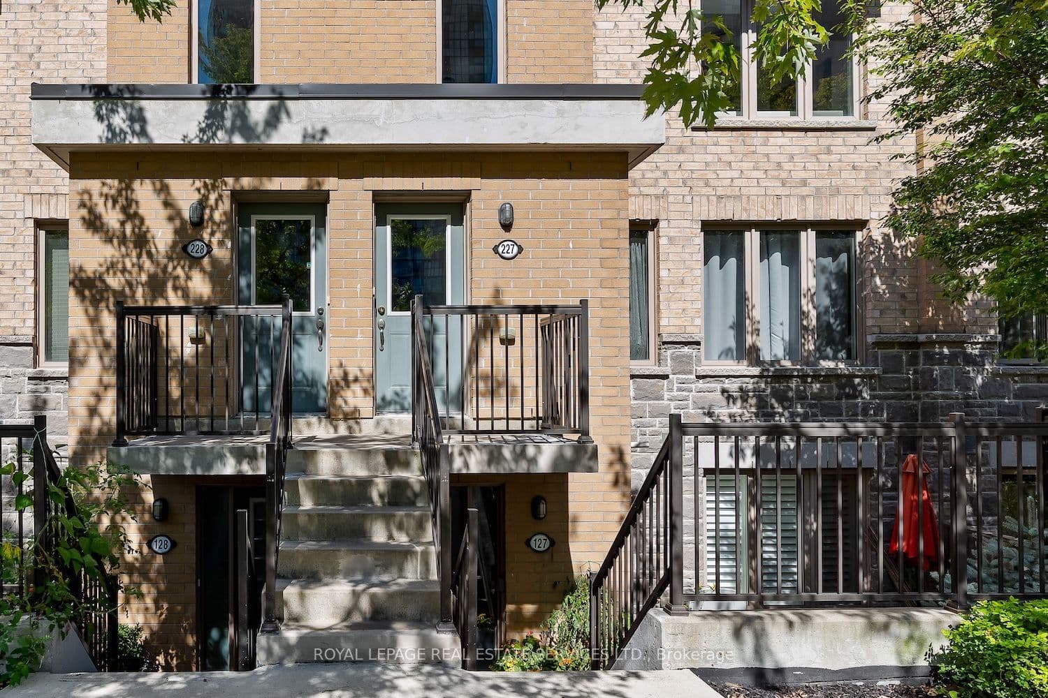 7 Foundry Avenue 227, Toronto, ON M6H 0B7