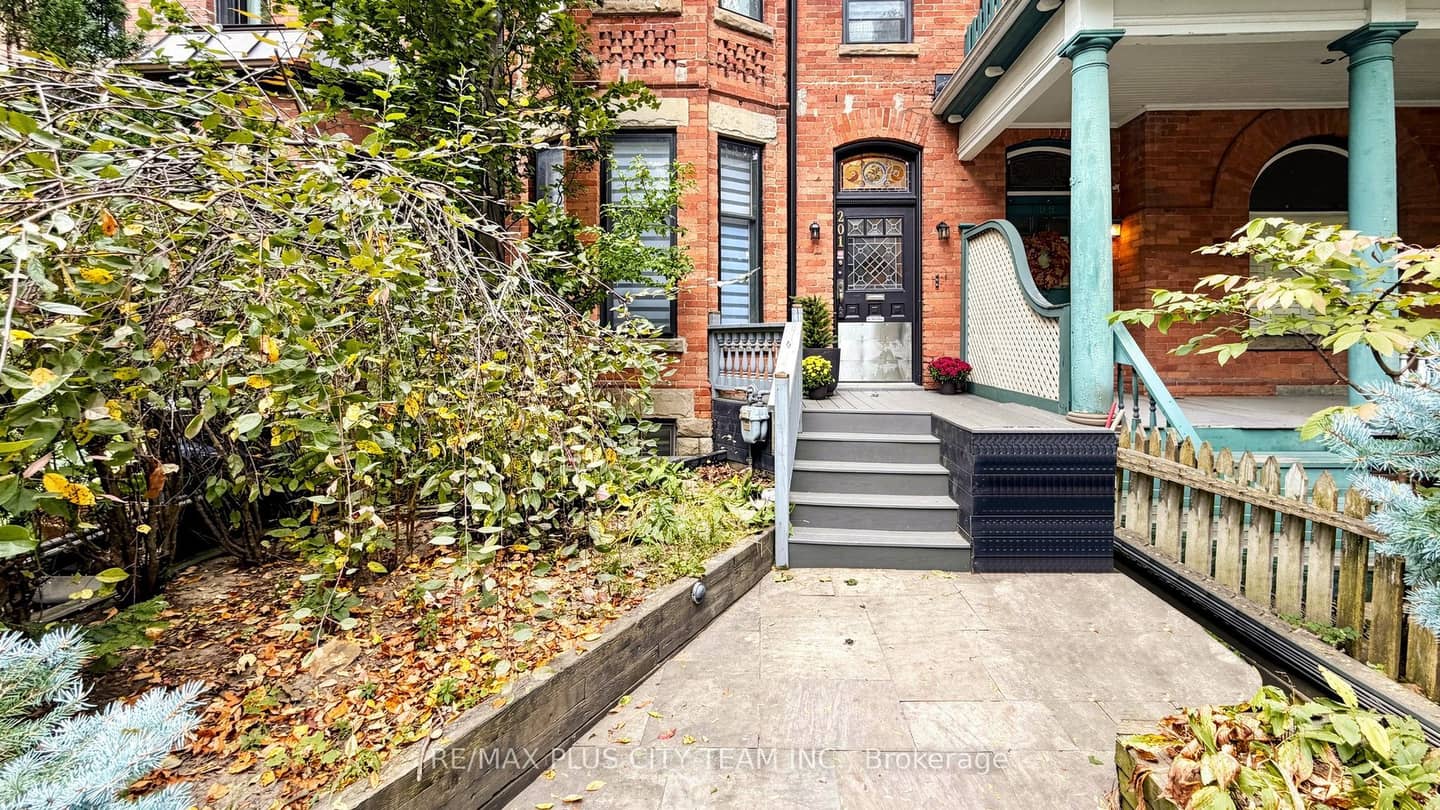201 Seaton Street, Toronto, ON M5A 2T5