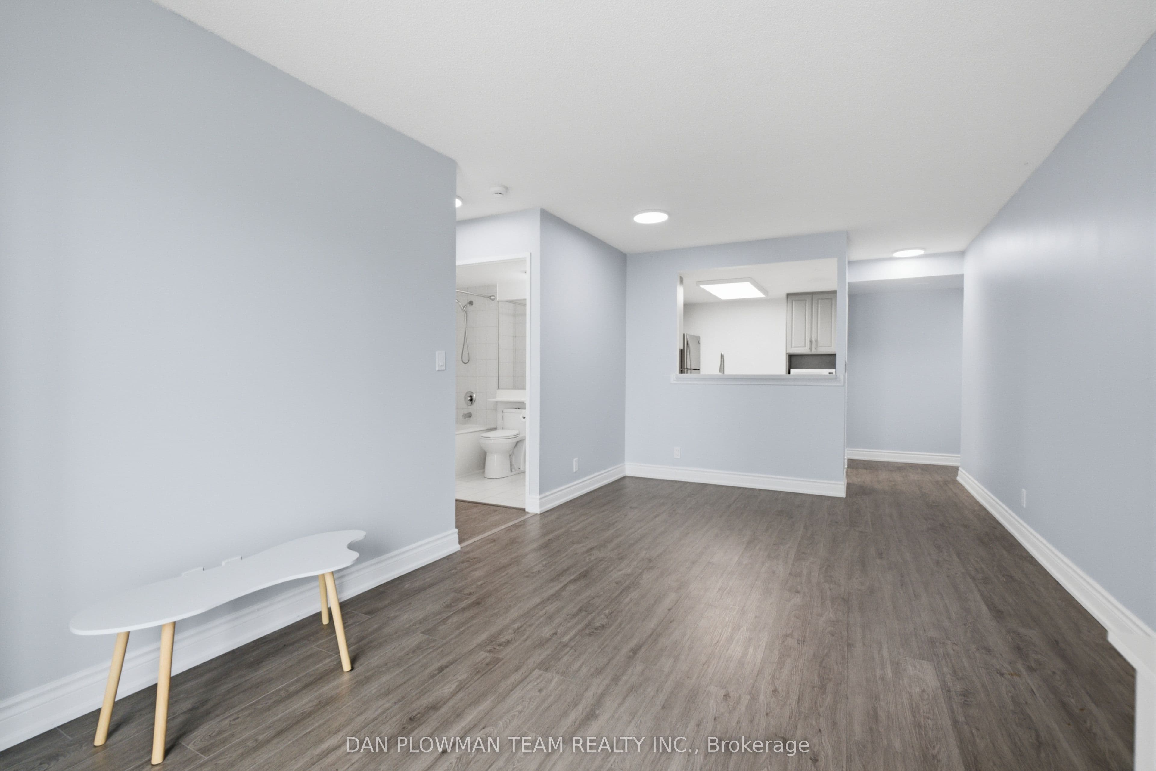8 Lee Centre Drive 913, Toronto, ON M1H 3H8
