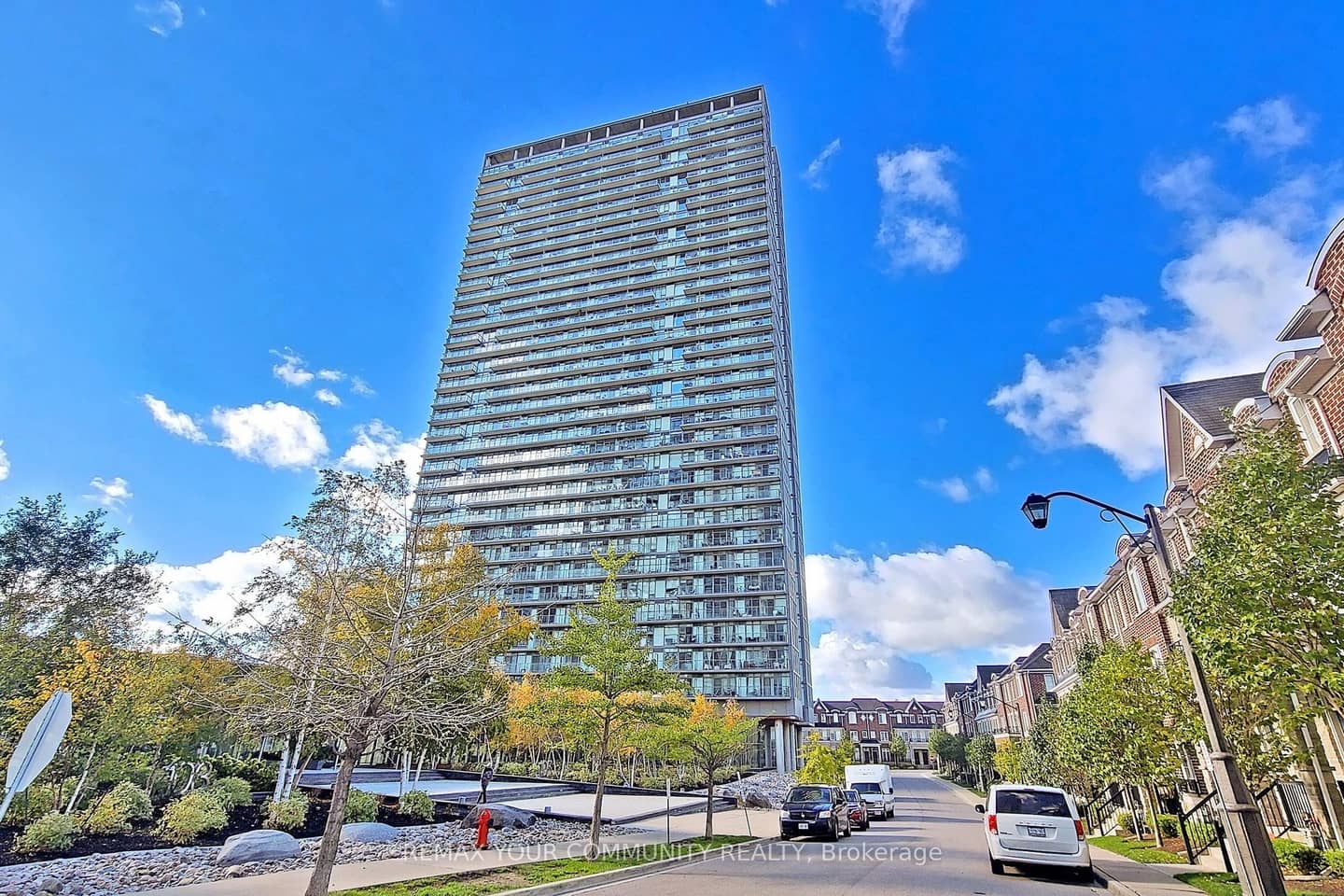 105 The Queensway Avenue 2304, Toronto, ON M6S 5B5