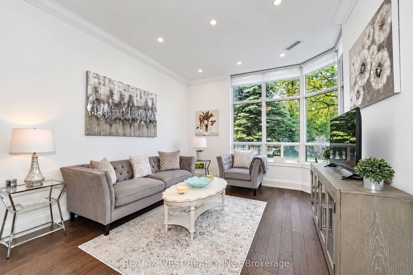 1 Emerald Lane 105, Vaughan, ON L4J 8N2