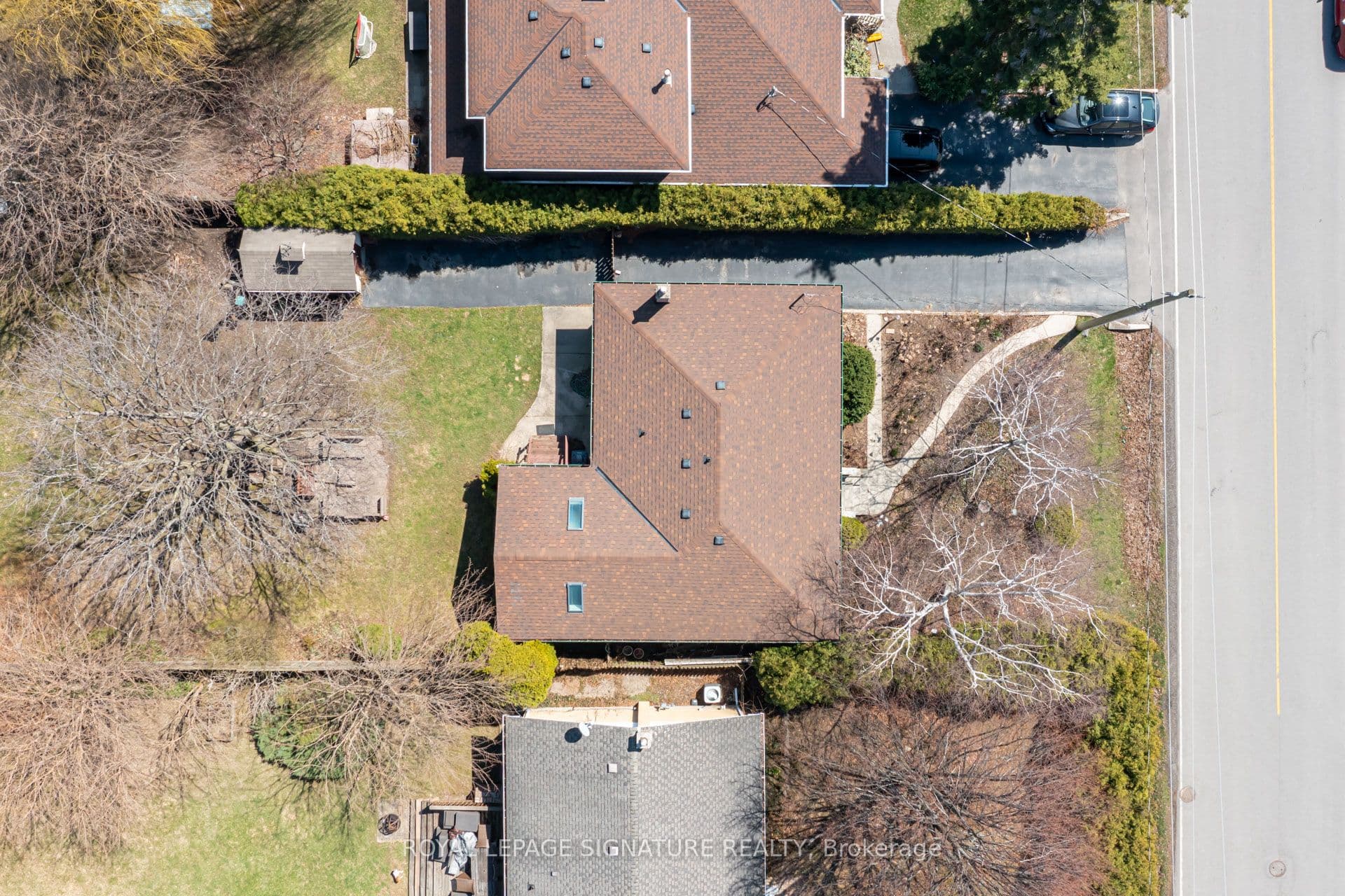 411 Maplehurst Avenue, Oakville, ON L6L 4Y3