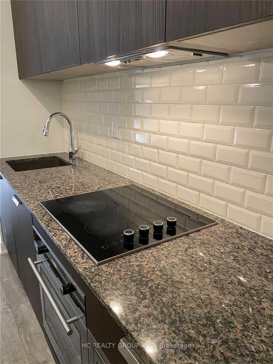 50 Charles Street E 806, Toronto, ON M4Y 0C3