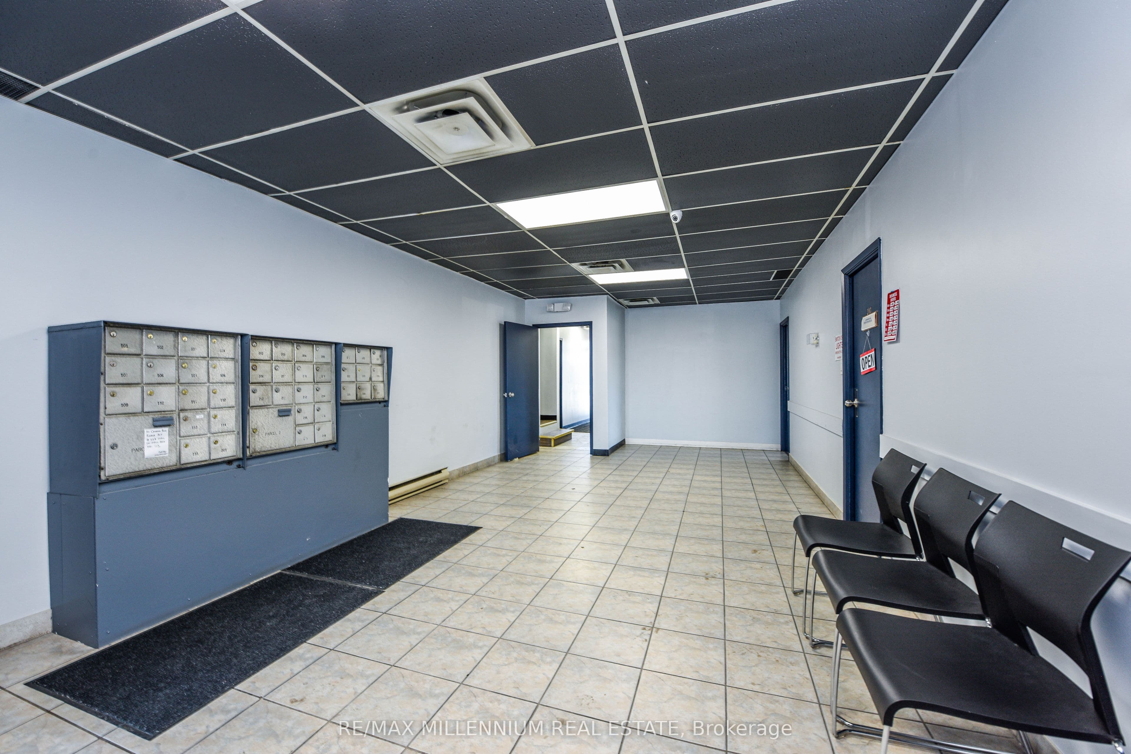 1300 Steeles Avenue E 102, Brampton, ON L6T 1A2