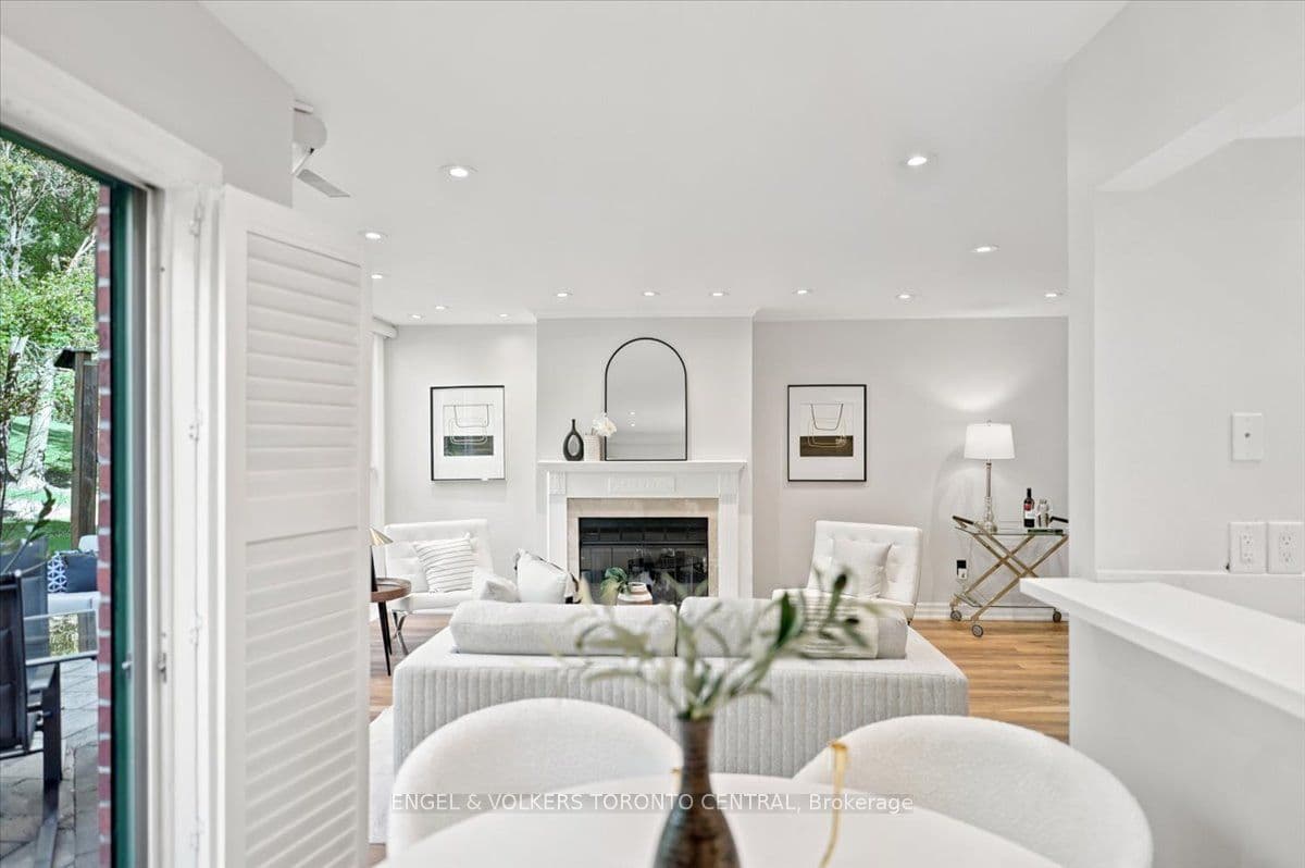 100 Arbors Lane TH18, Vaughan, ON L4L 3Z2