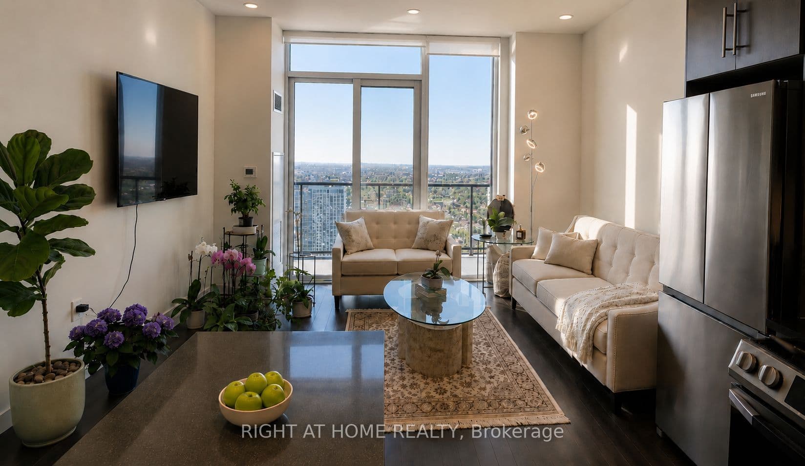 95 Oneida Crescent Ph12, Richmond Hill, ON L4B 0H5
