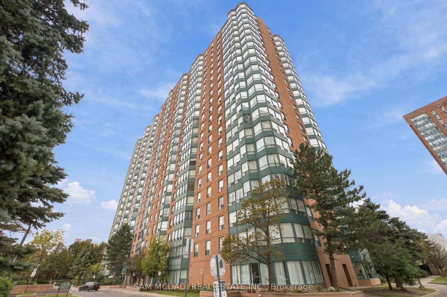 135 Hillcrest Avenue 510, Mississauga, ON L5B 4B1