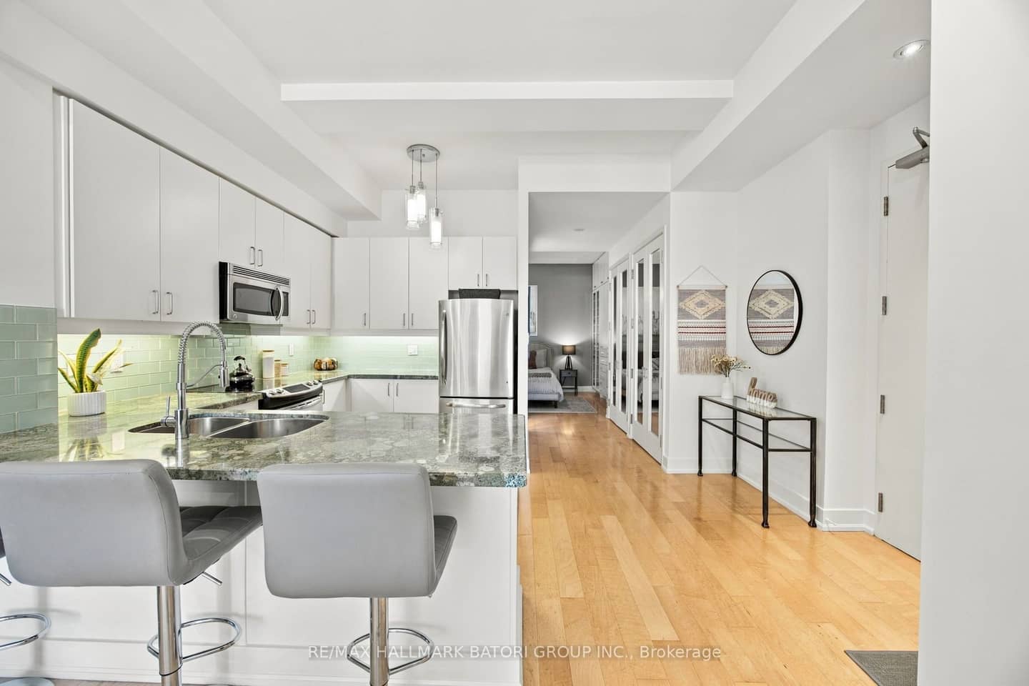 562 Eglinton Avenue E 301, Toronto, ON M4P 1B9