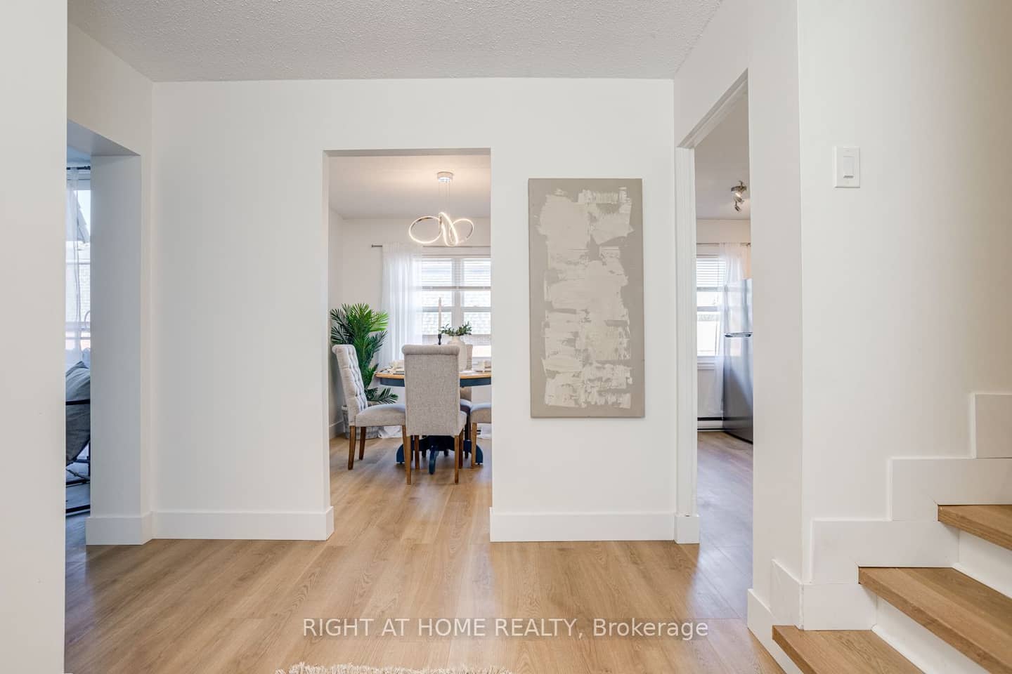 580 Mary Street E 207, Whitby, ON L1N 2R3
