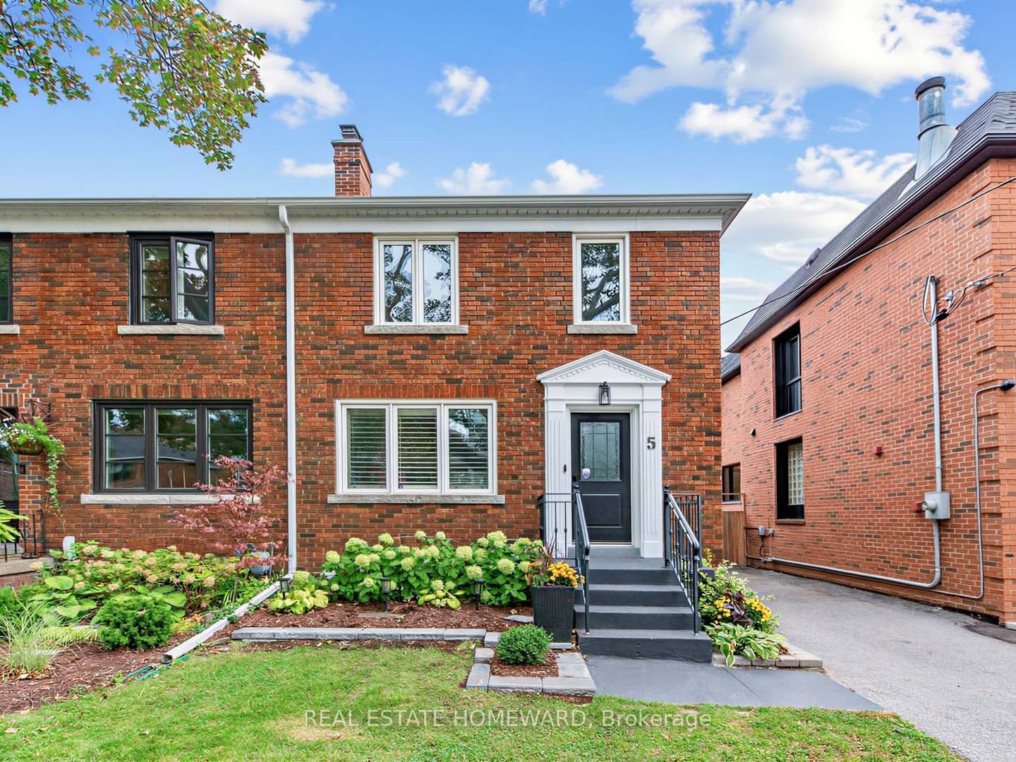 5 Beaufield Avenue, Toronto, ON M4G 3R2
