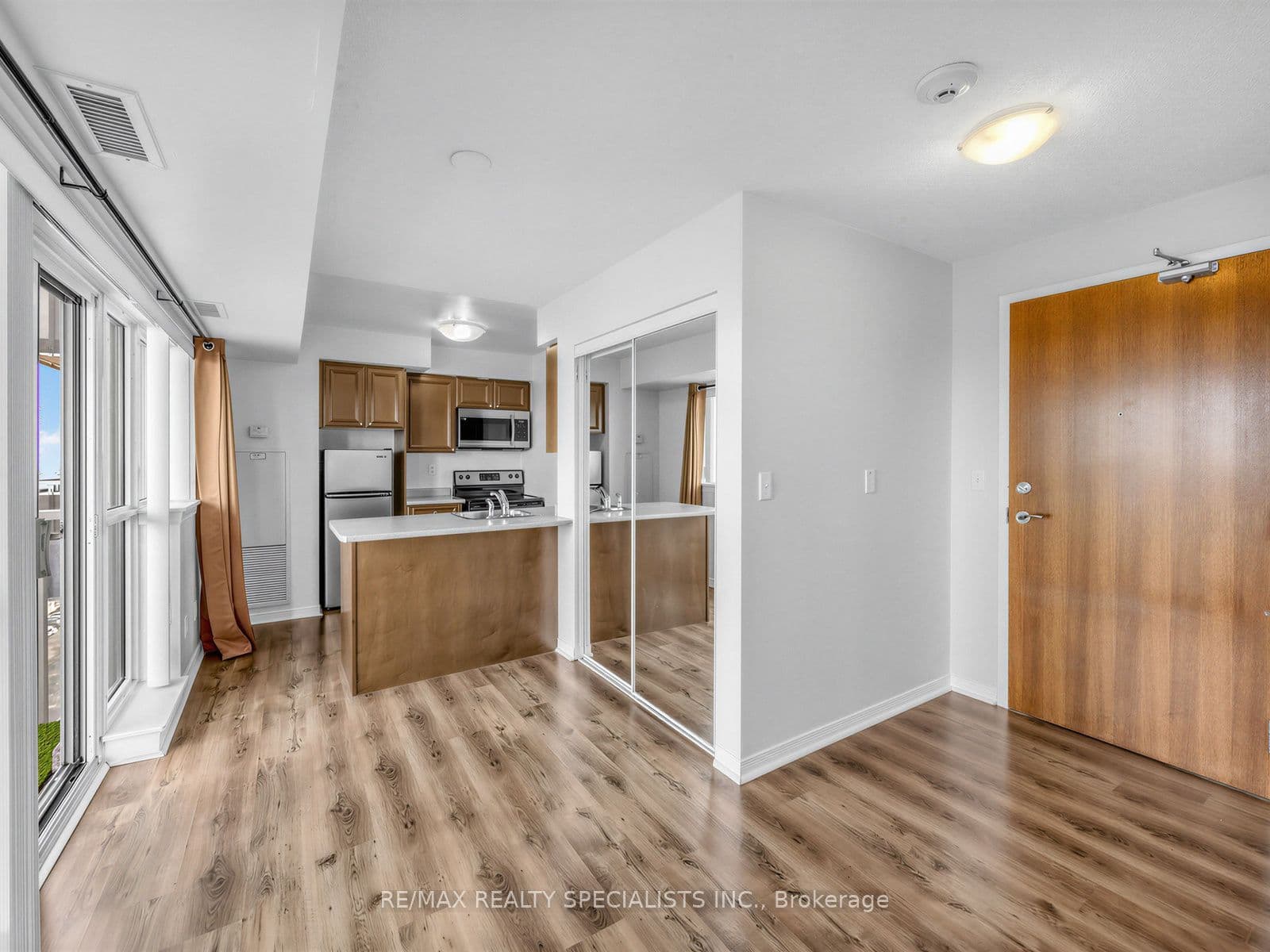 215 Queen Street E 1501, Brampton, ON L6W 0A9