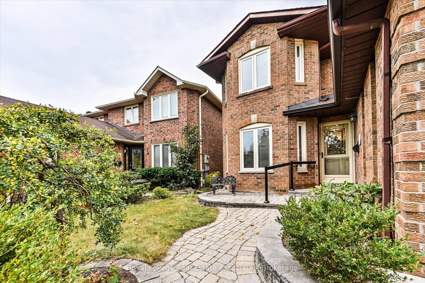 7164 Danton Promenade, Mississauga, ON L5N 5P3