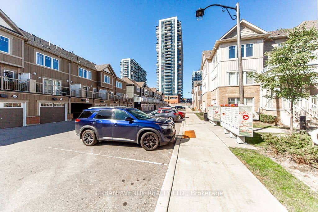 2500 Hill Rise Court 43, Oshawa, ON L1L 0M6