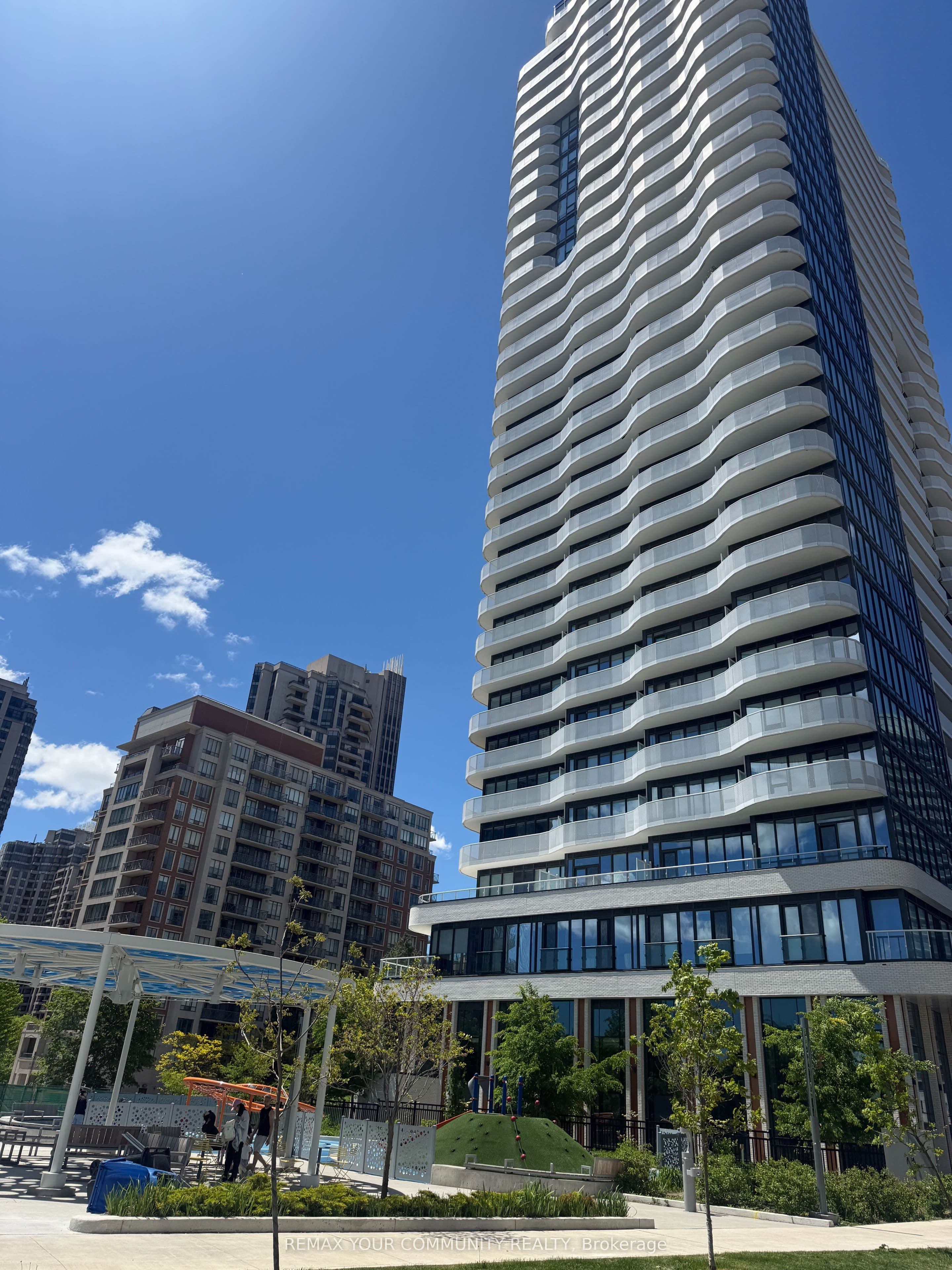 15 Holmes Avenue 401, Toronto, ON M2N 0L4