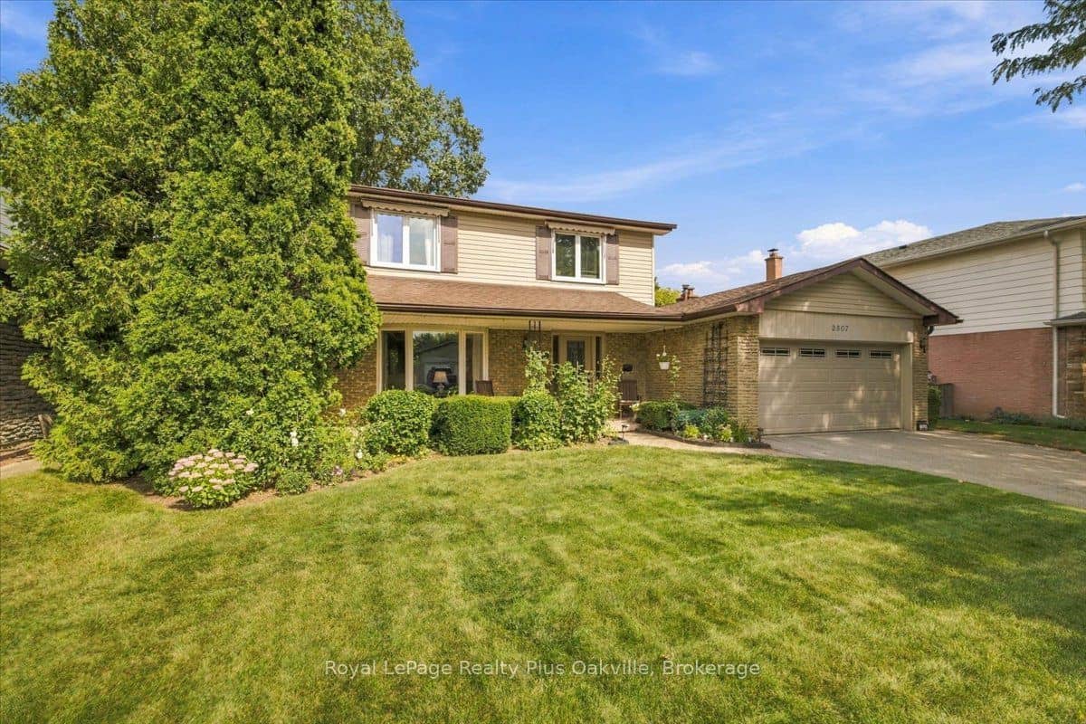 2507 Woburn Crescent, Oakville, ON L6L 5E8