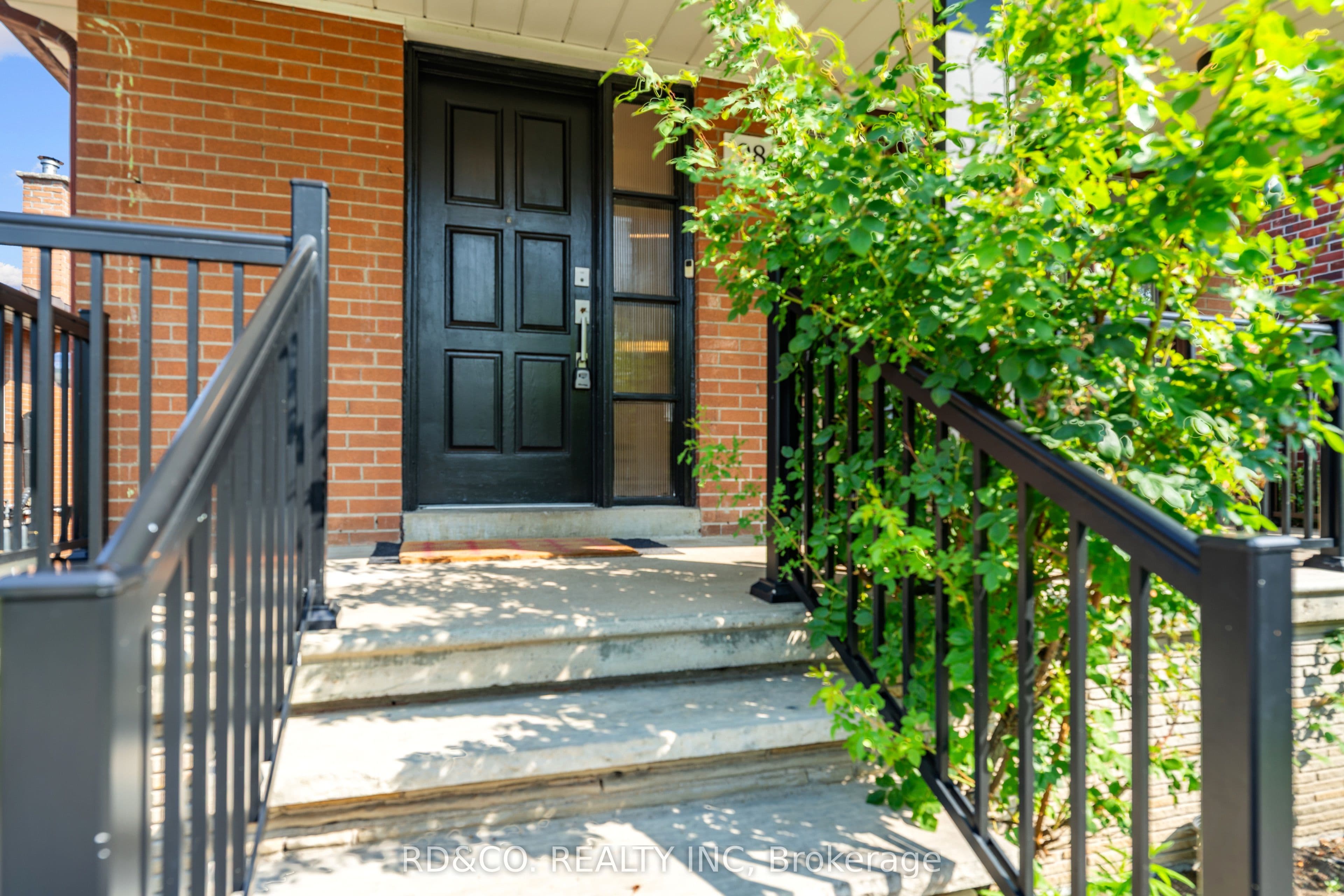 98 Hay Avenue, Toronto, ON M8Z 1G4