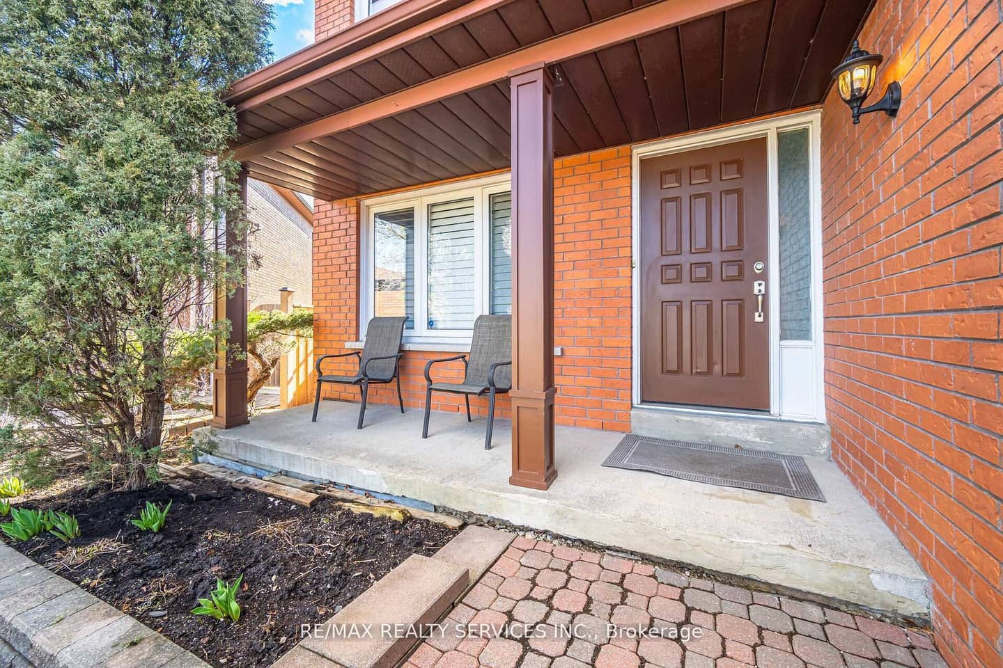 23 Newbury Crescent, Brampton, ON L6S 5M3