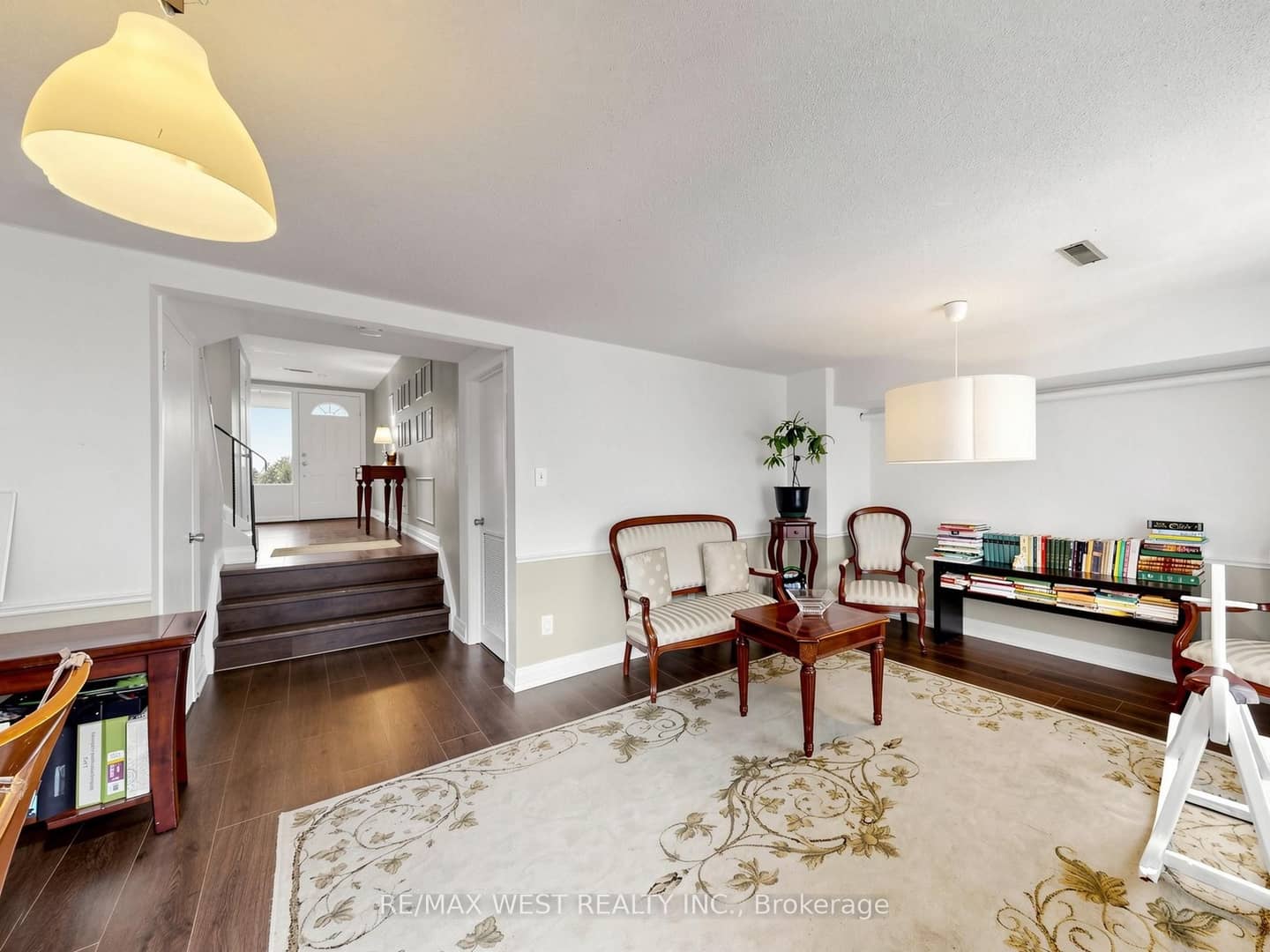121 Poplar Crescent 44, Aurora, ON L4G 3M4