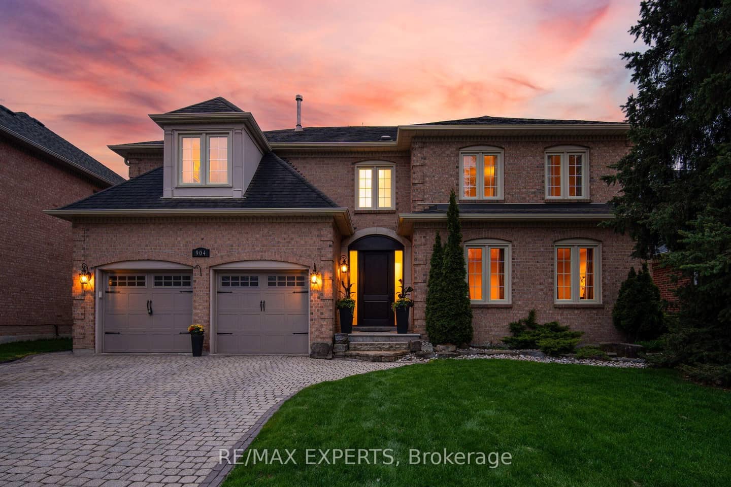 904 Damascus Court, Newmarket, ON L3X 1L1