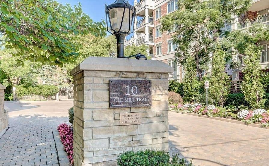 10 Old Mill Trail 210, Toronto, ON M8X 2Y9