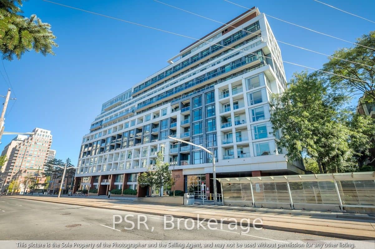 223 St Clair Avenue 605, Toronto, ON M4V 0A5