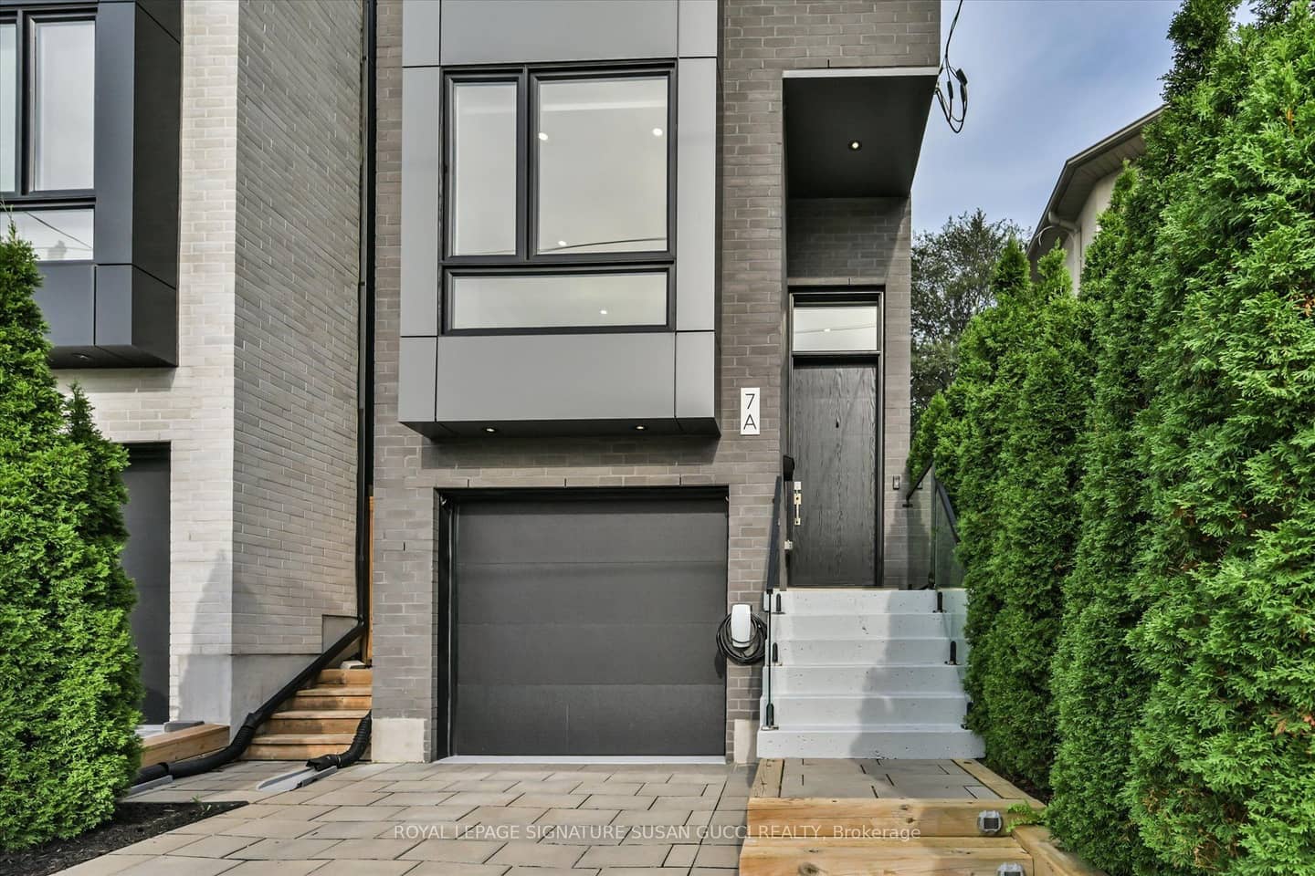 7A Everett Crescent, Toronto, ON M4C 4P3